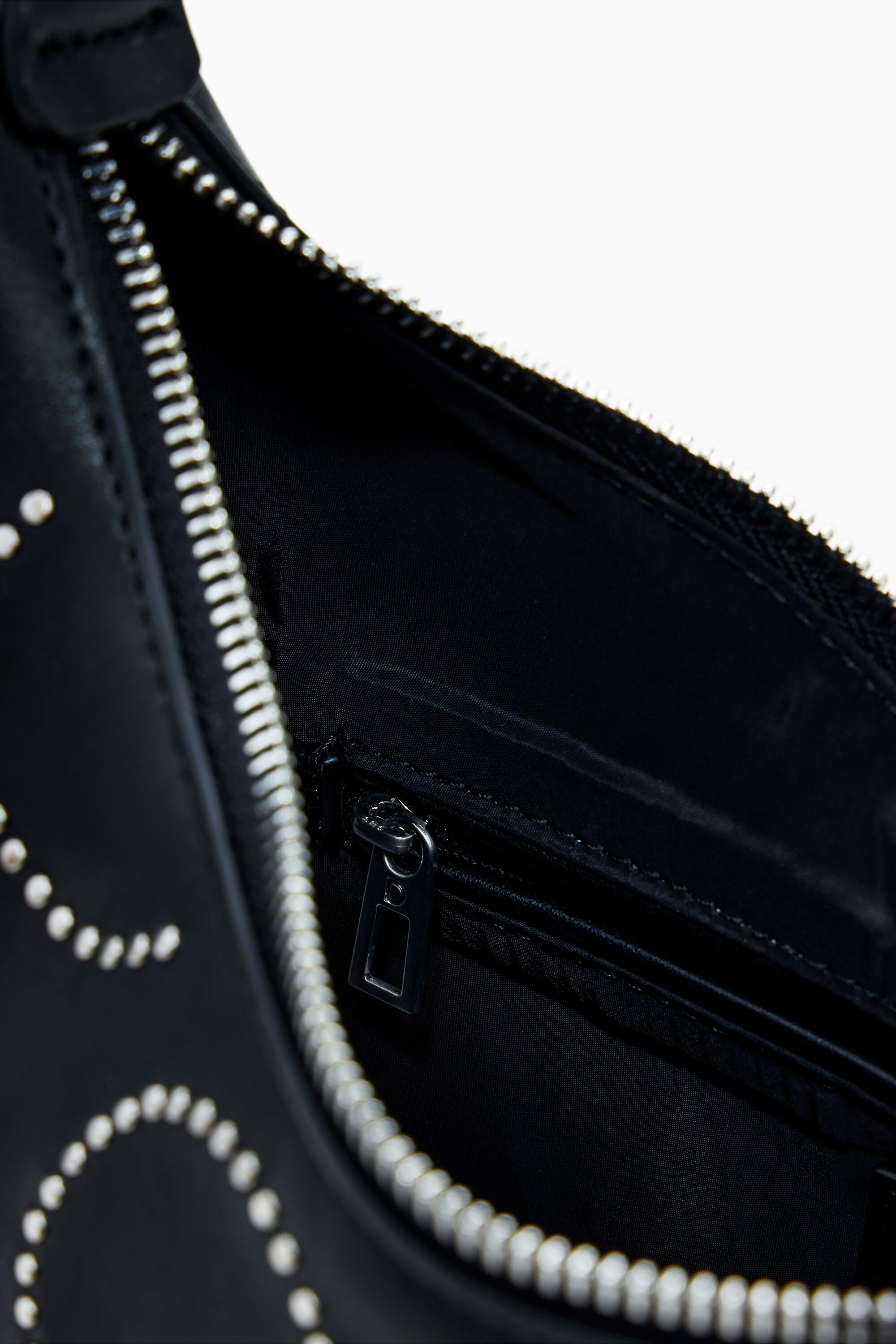 Bolsa oval com tachas S