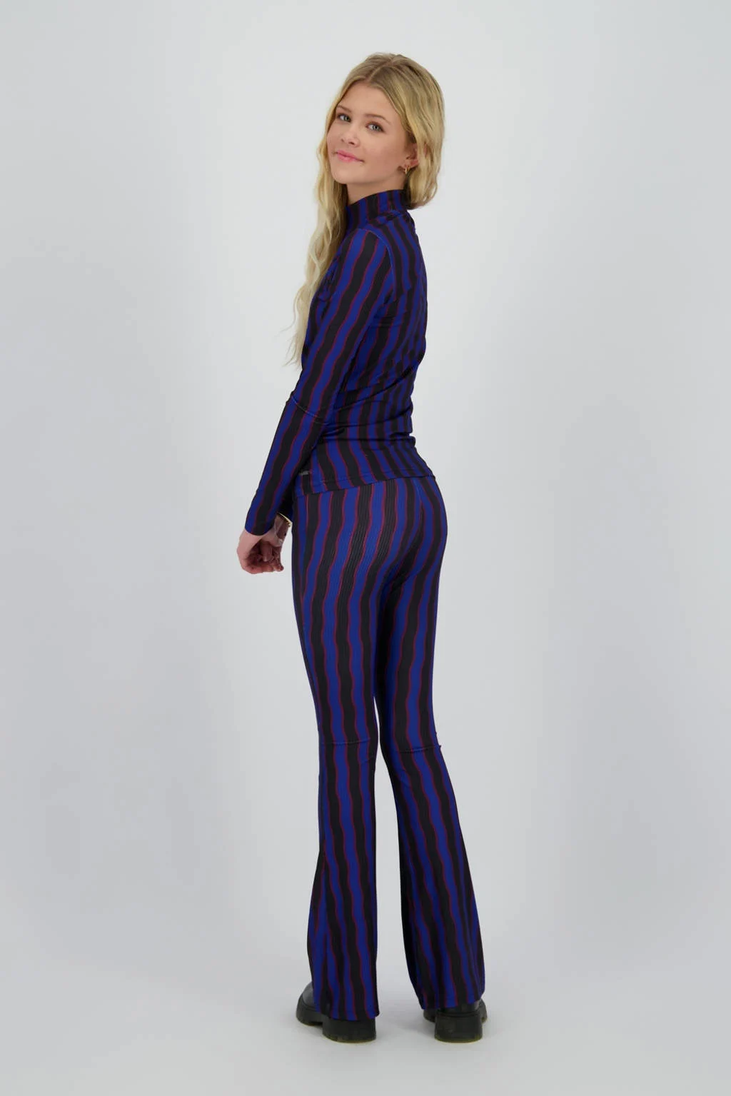 Raizzed longsleeve zwart rib gebreid