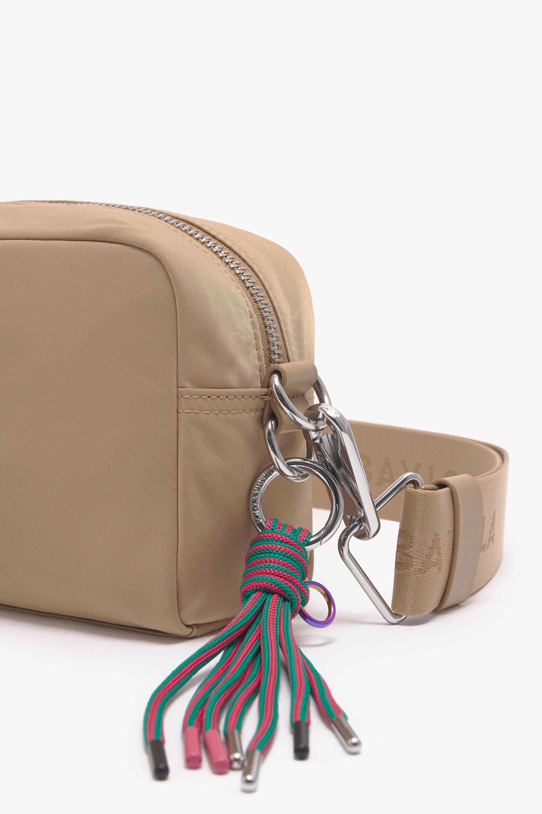 Bolsa transversal pequena em nylon bege