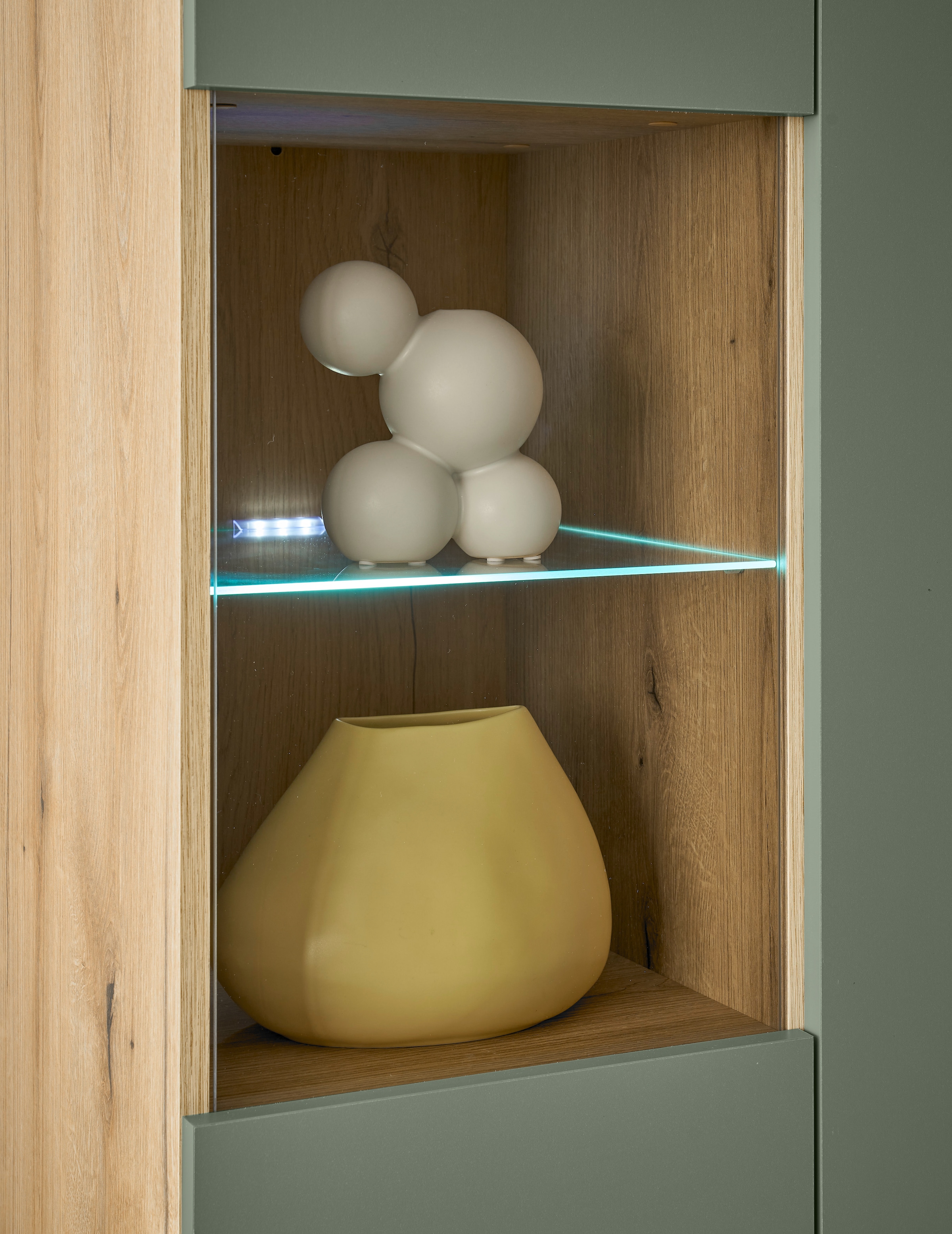 INOSIGN Vitrine »MAVAS« in moderner Trendfarbe, Giffe aus Metall (Schwarz), Höhe 134 cm