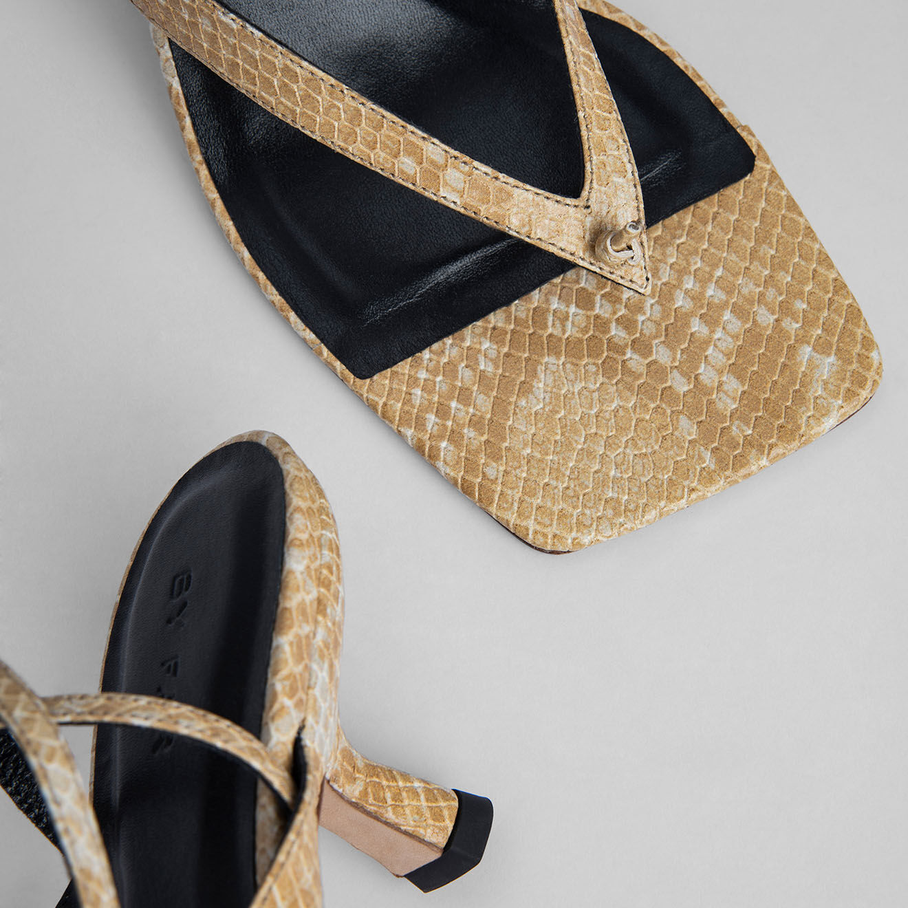 By Far Sandales en Cuir Mindy taupe - Talon 5 cm