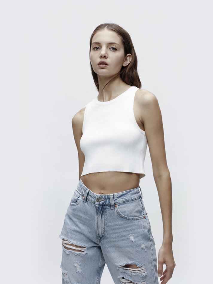 Calça jeans reta com rasgos - Celeste Vigoré