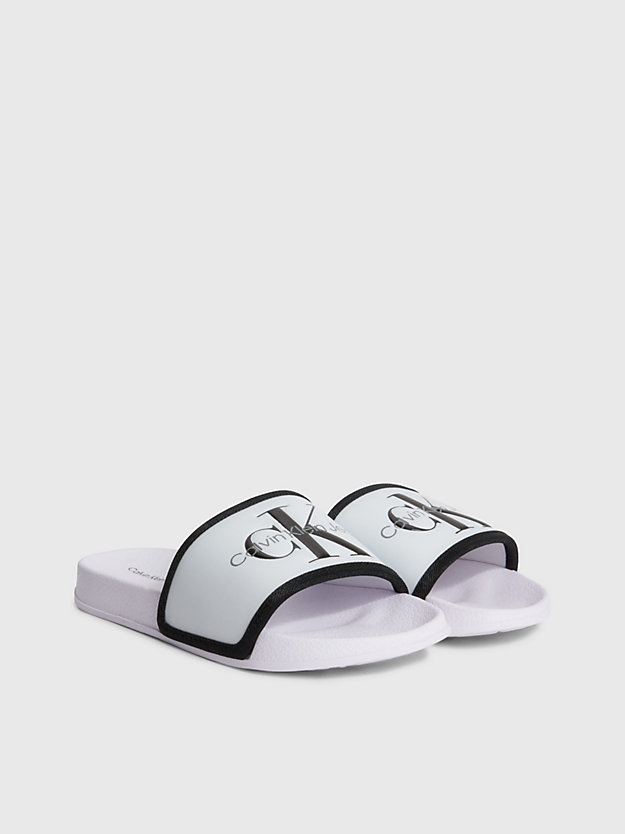 Pantufas infantis com logotipo