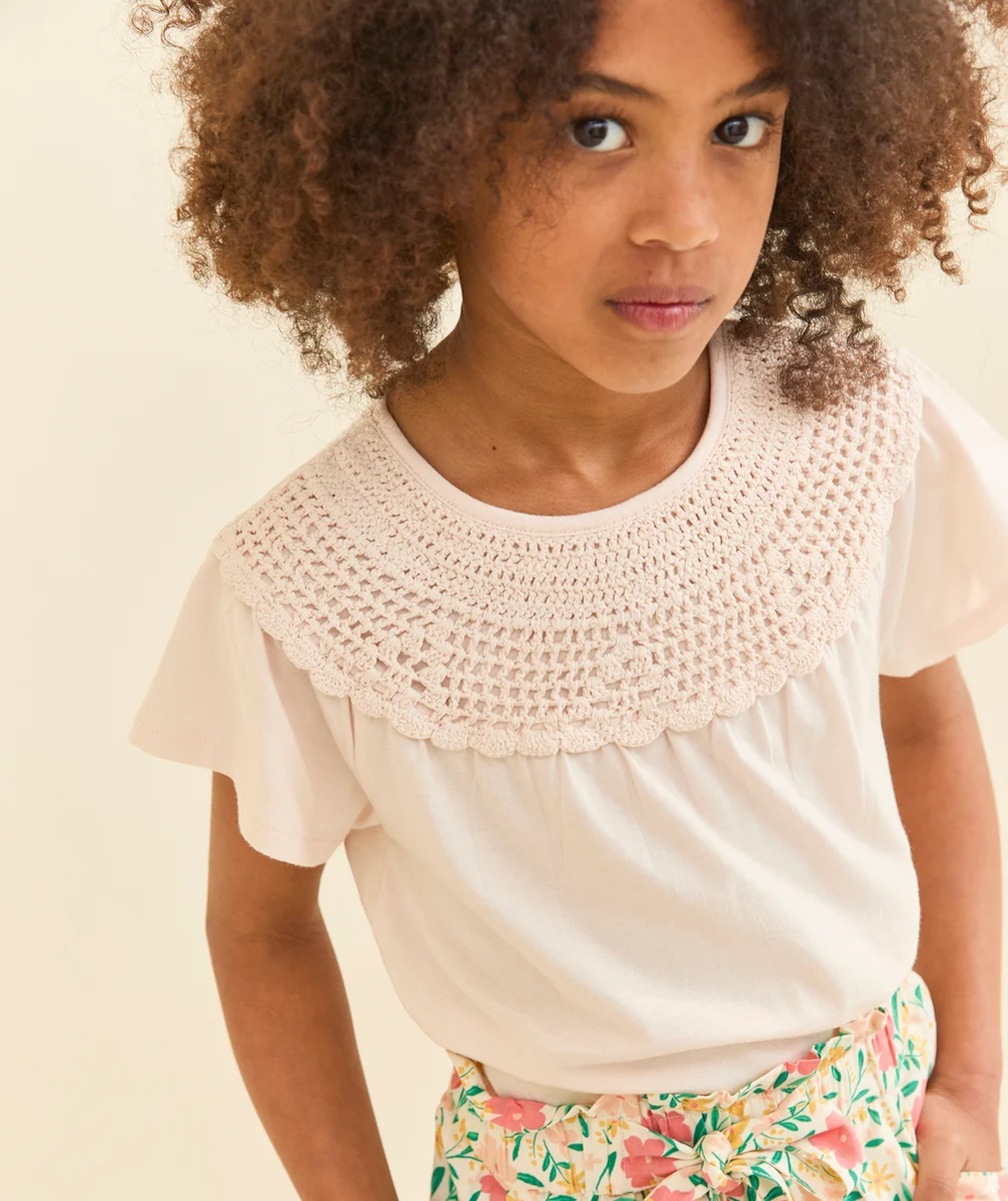t-shirt manches courtes fille en coton bio rose avec crochet