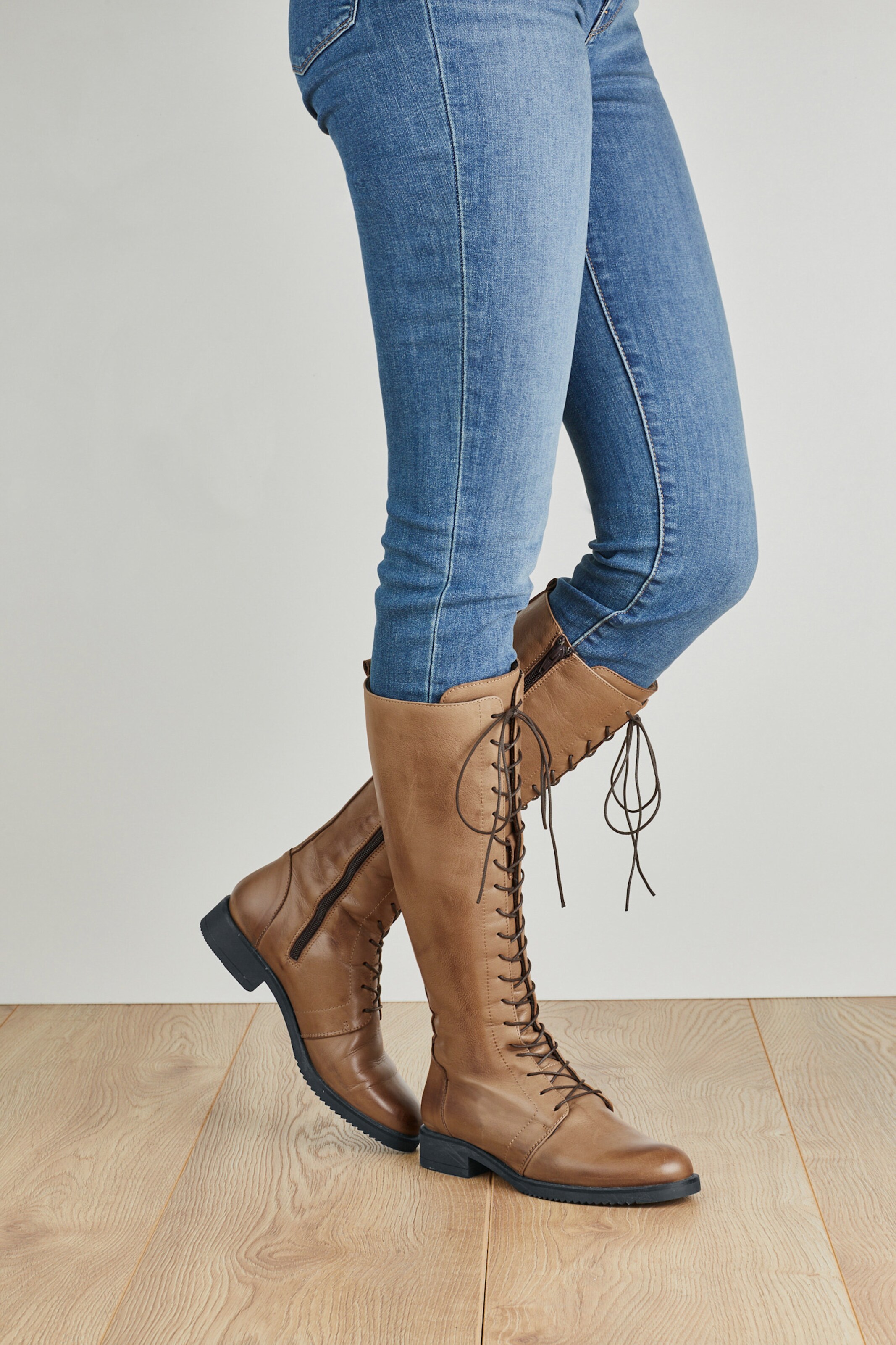 Schnürstiefel