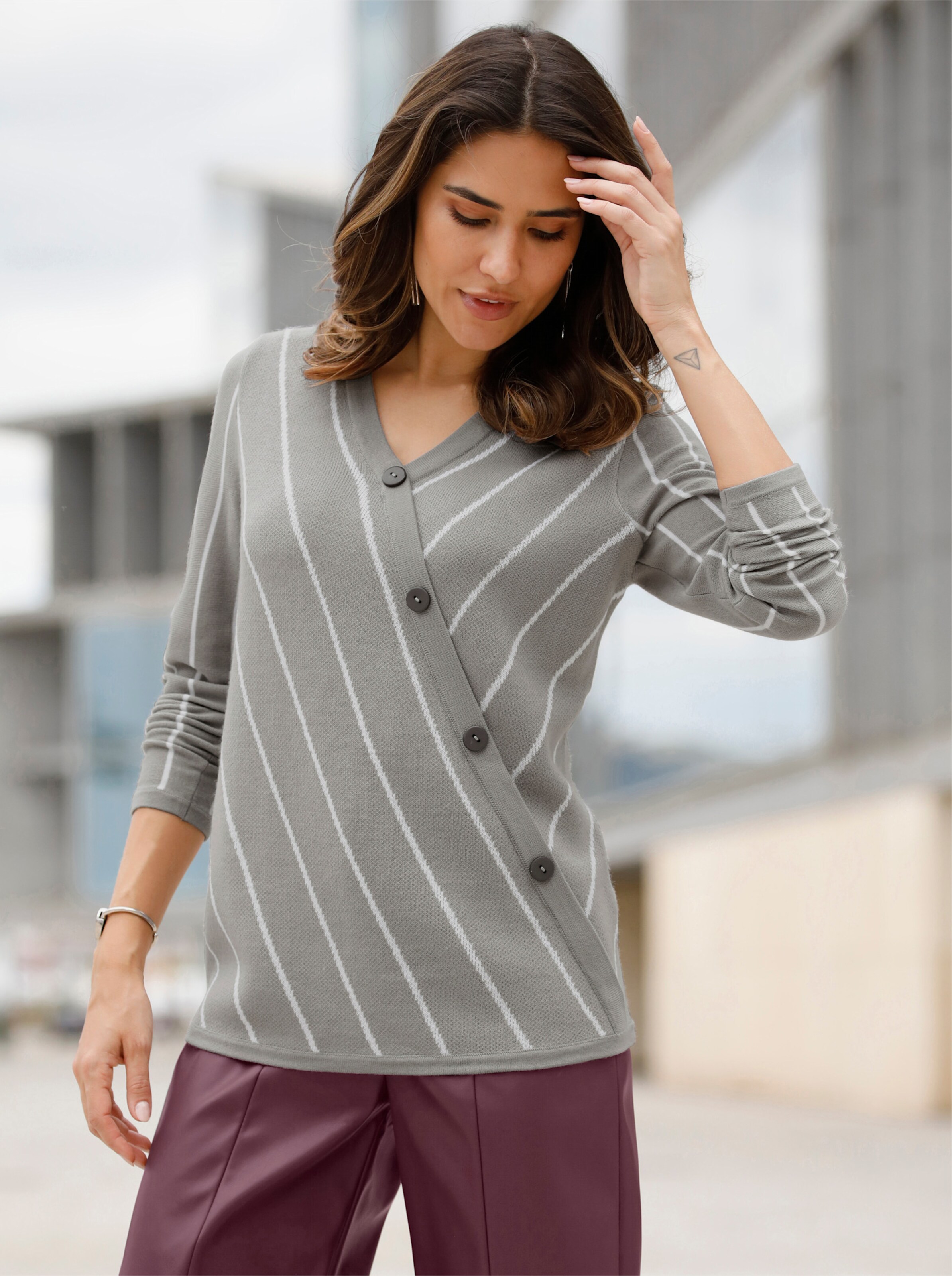 V-Ausschnitt-Pullover mit Jacquard-Muster