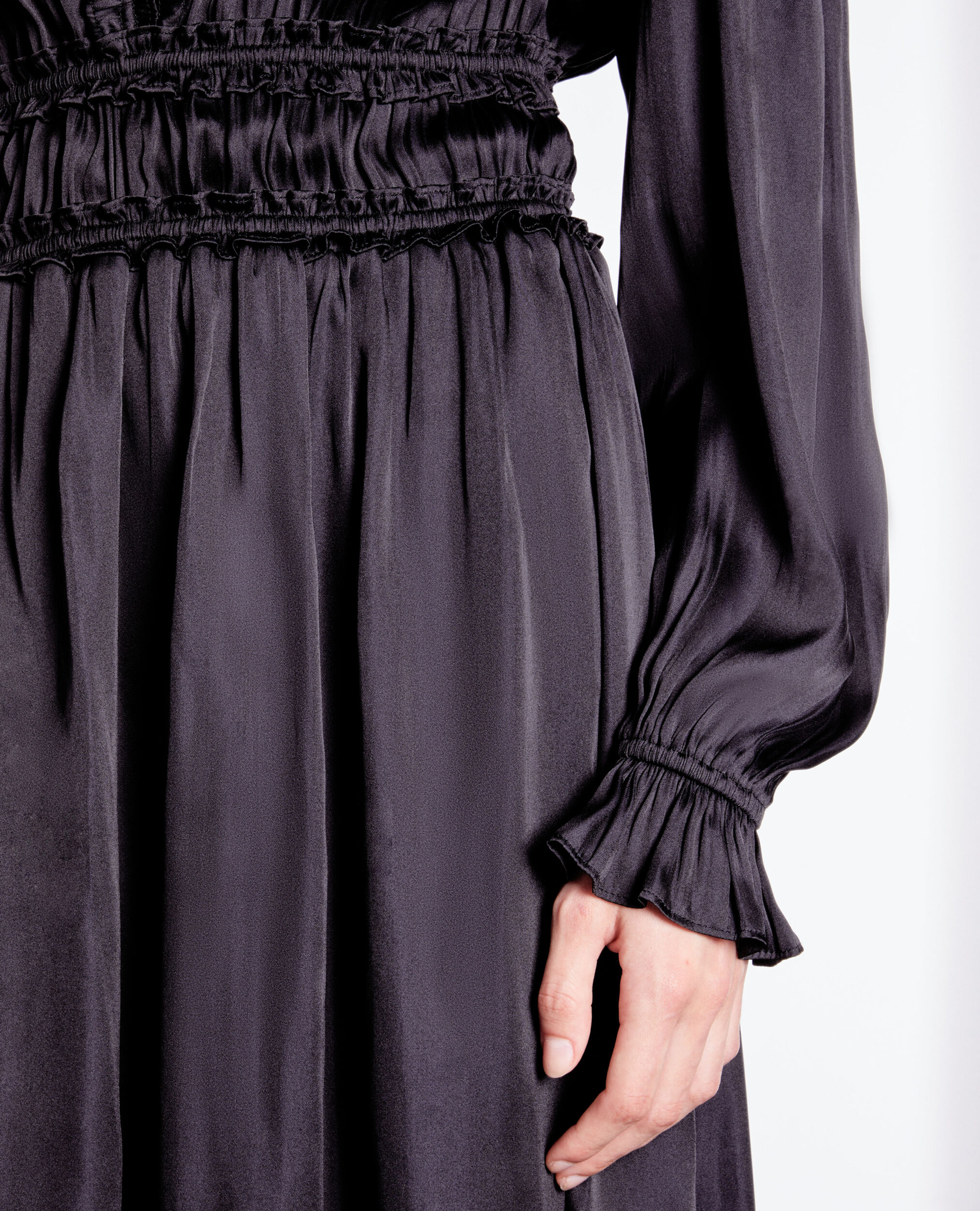 Robe longue noire avec fronces