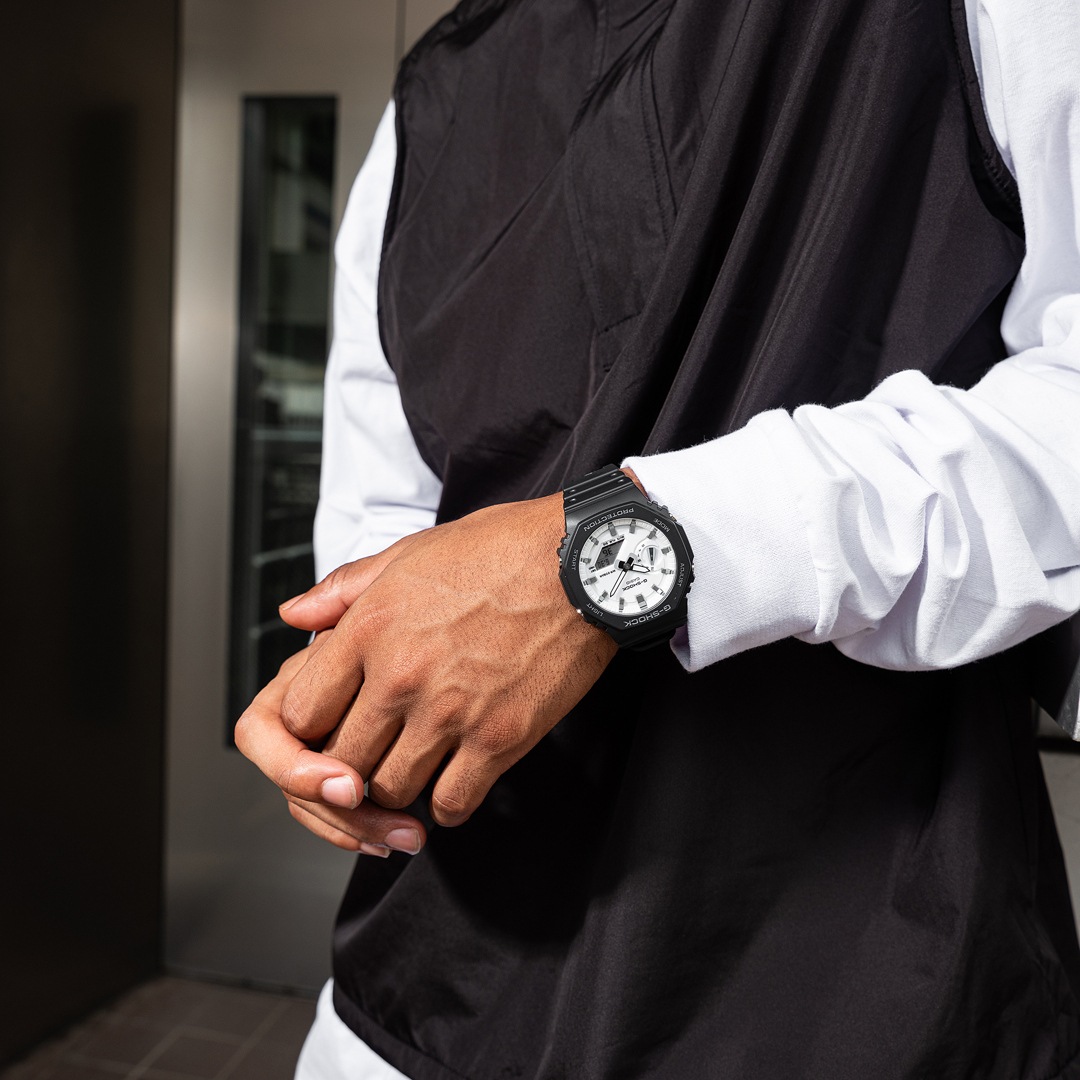 Casio G-Shock Classic Schwarz / Weiss