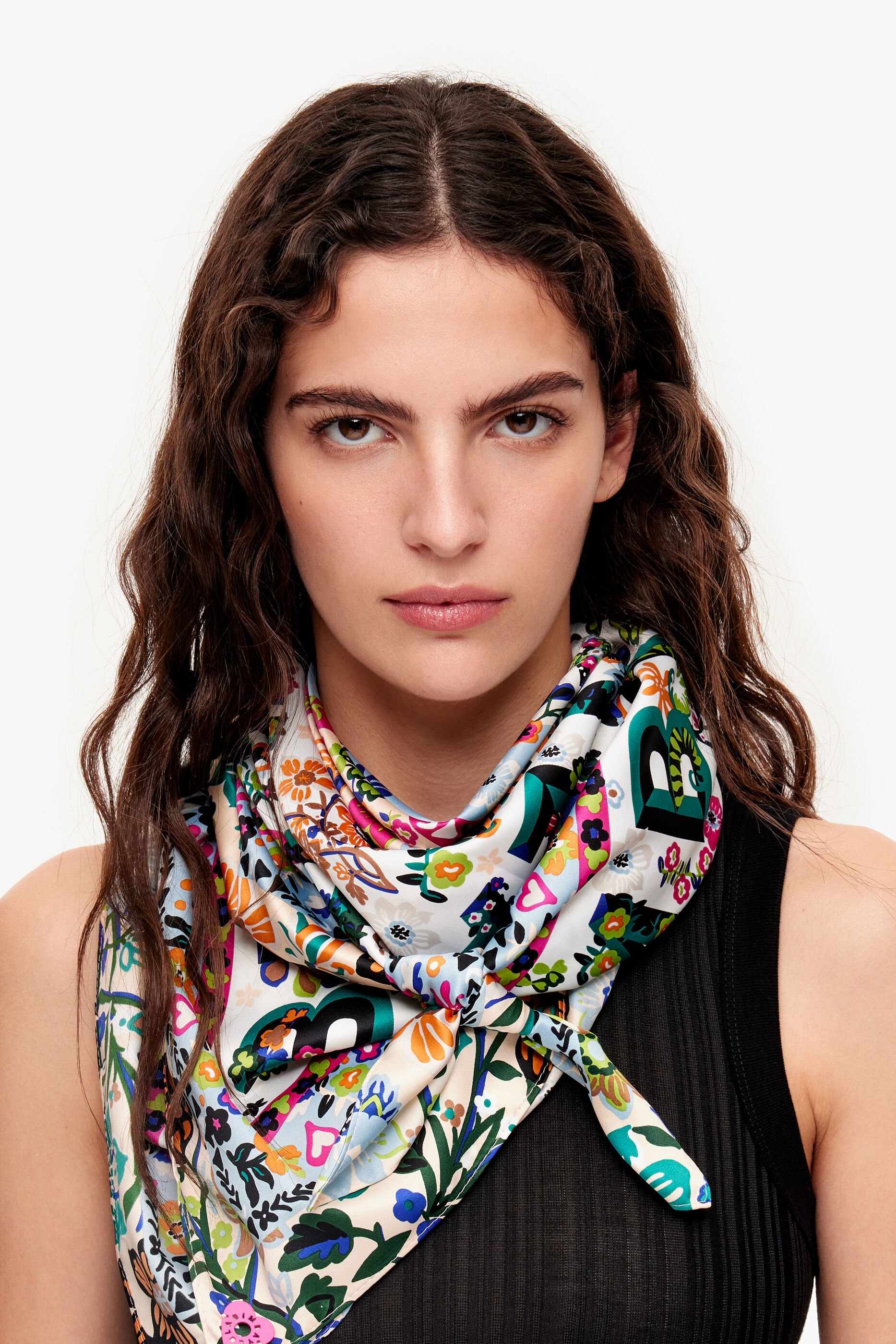 Lenço branco com estampa floral