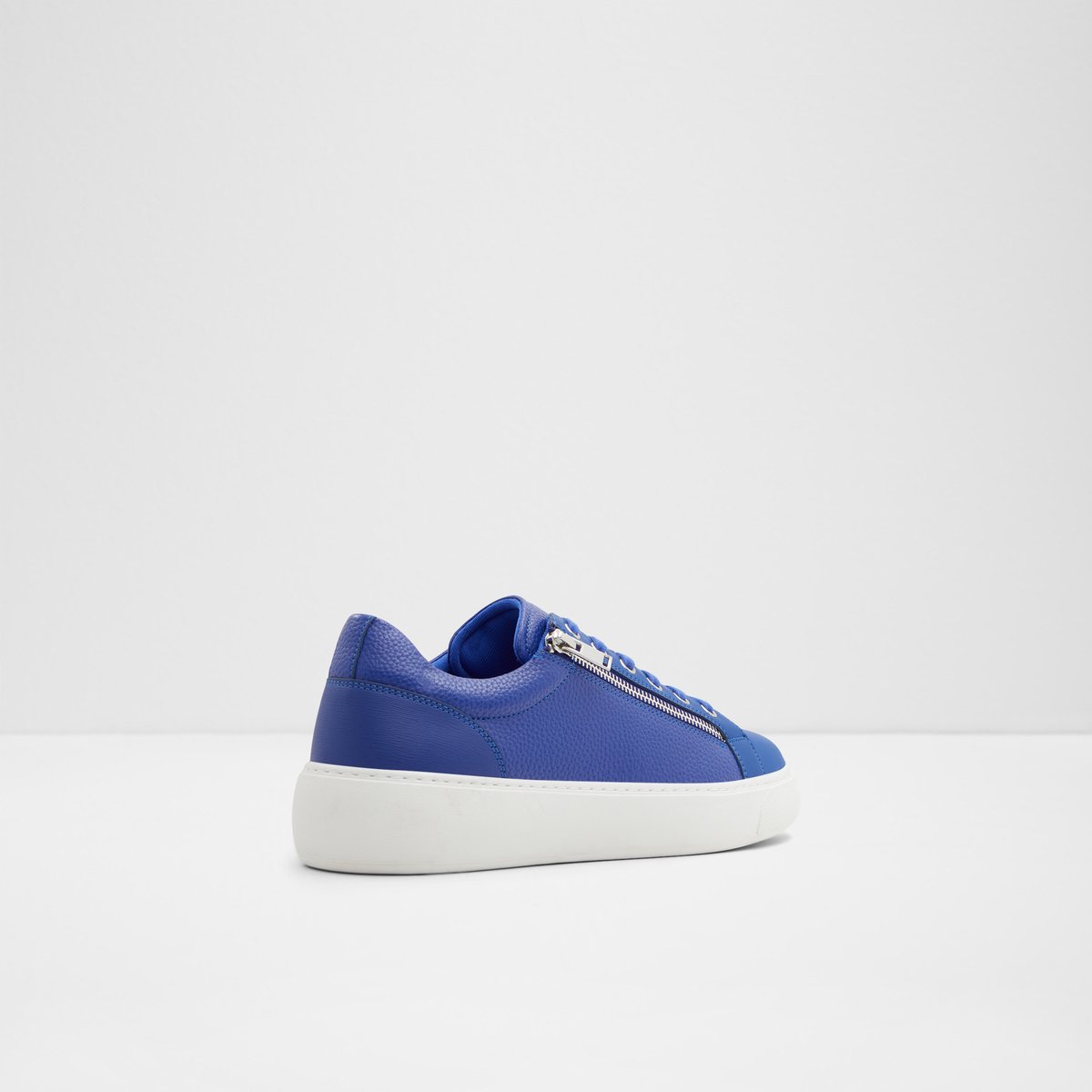 Theta Medium Blue Men Low top