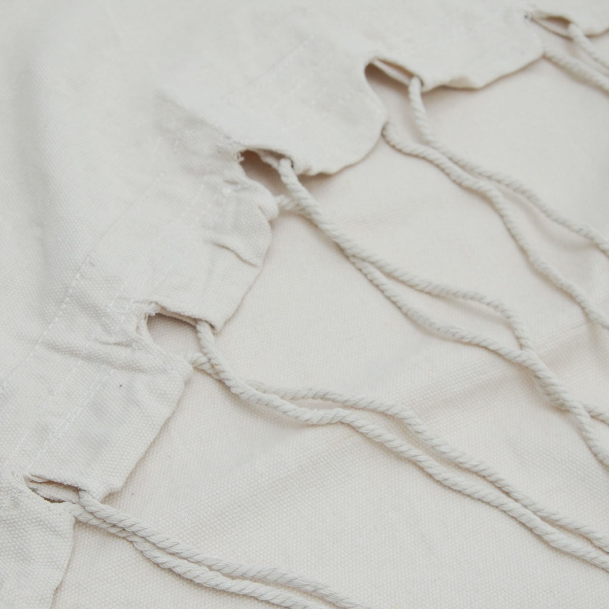 Liggende hangstoel 220x120cm in beige + zijvak en kussen