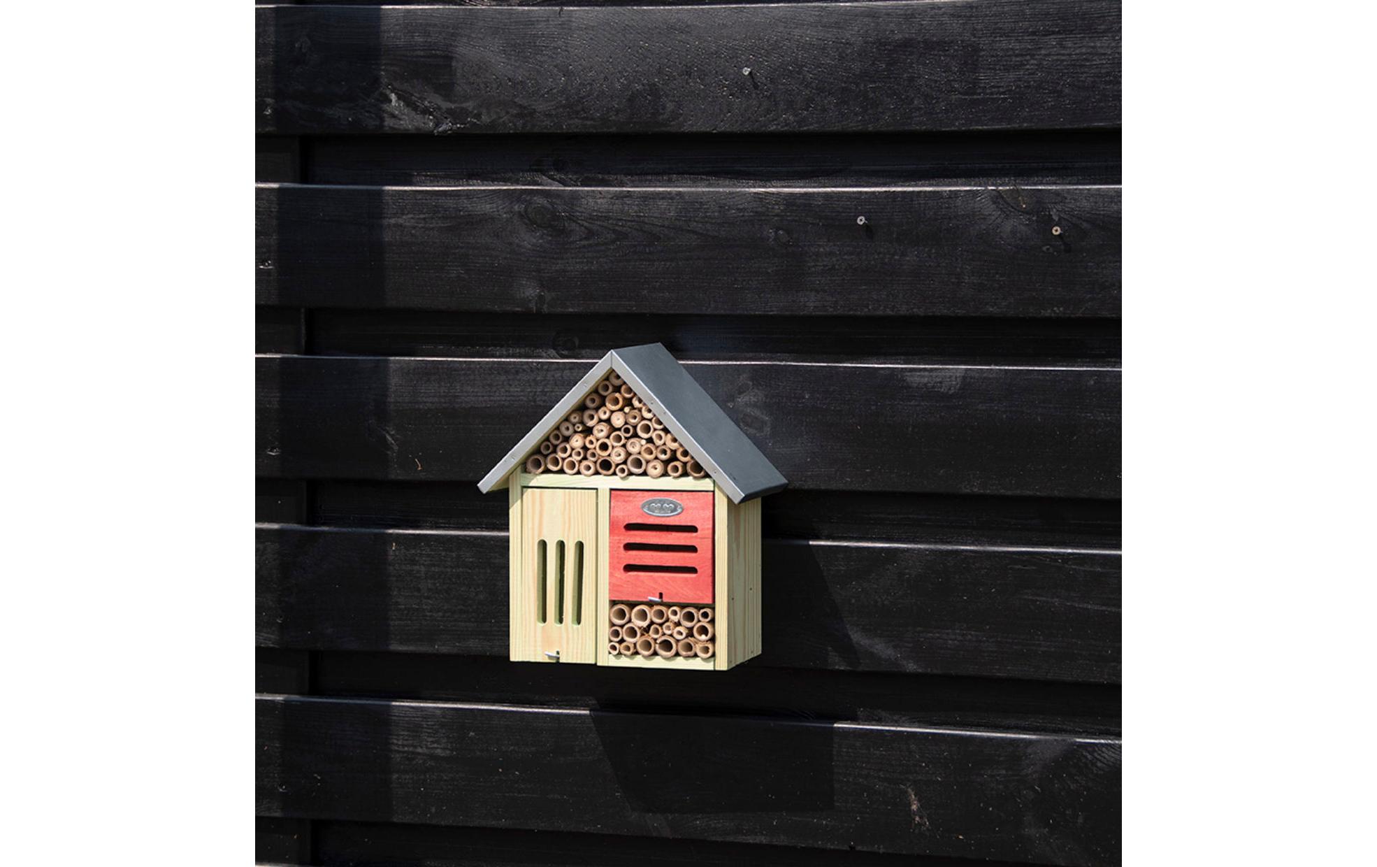 Insektenhotel LInsektenhaus auf Kiefernholz