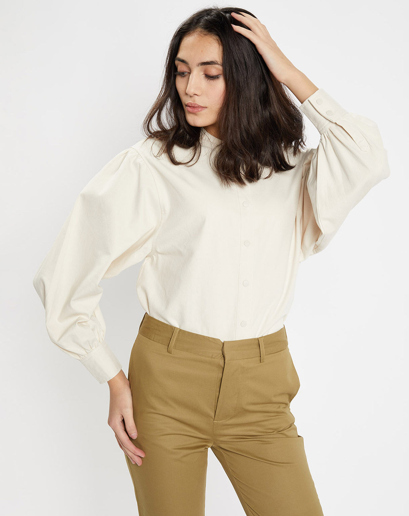 Galeries Lafayette Chemise en Coton Cachou col officier écrue