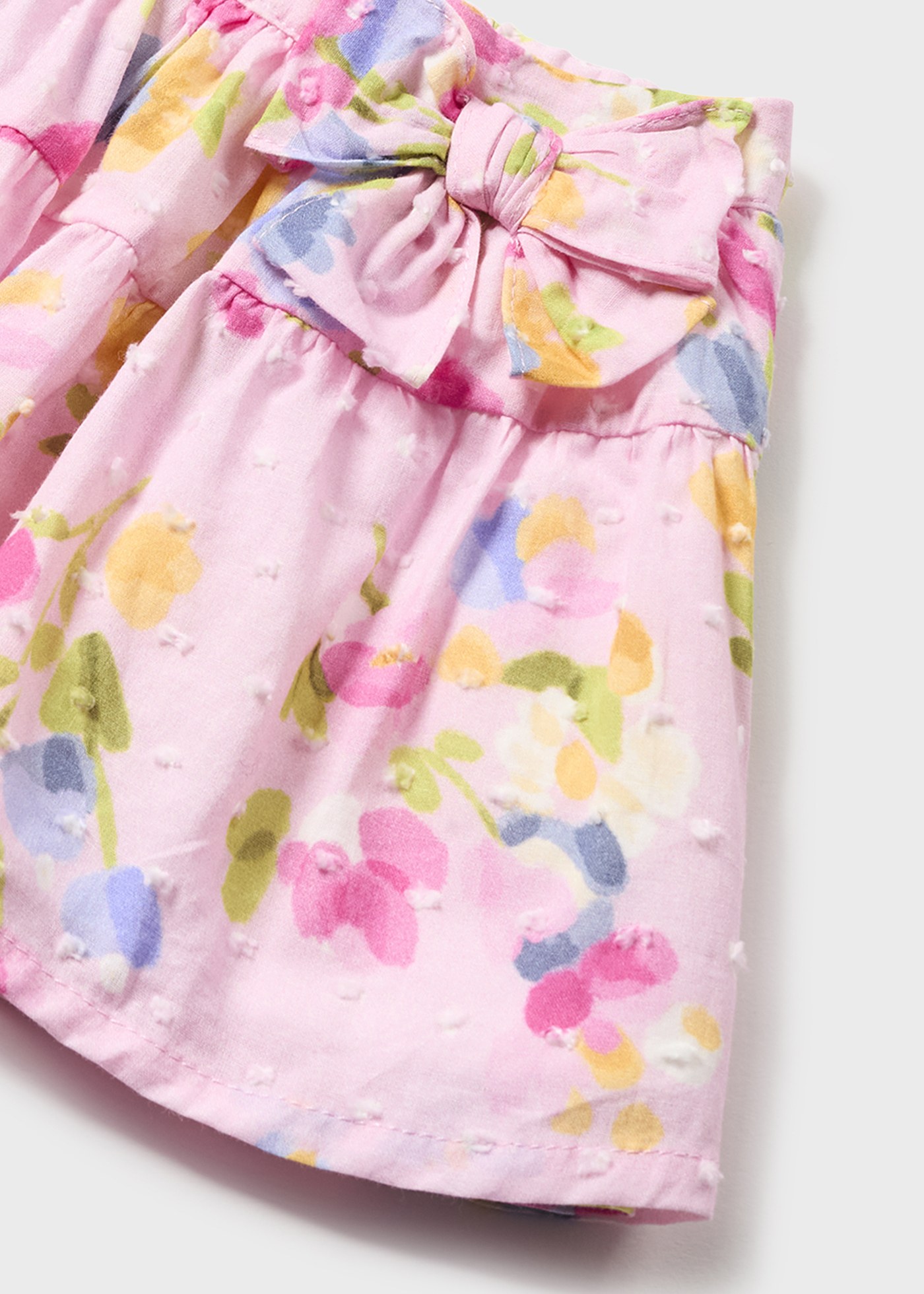Conjunto de duas peças com saia de algodão estampada para bebê
