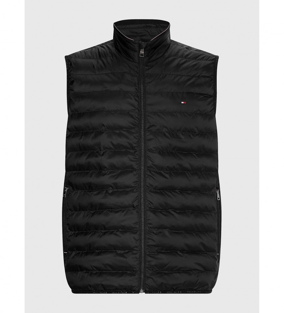 Colete acolchoado Tommy Hilfiger, reciclado e dobrável, preto.
