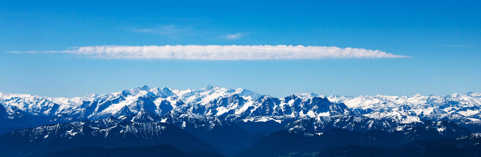 Bergwellen VII by Daniel Reiter - Limited Edition. Edition of: 150. Signed.