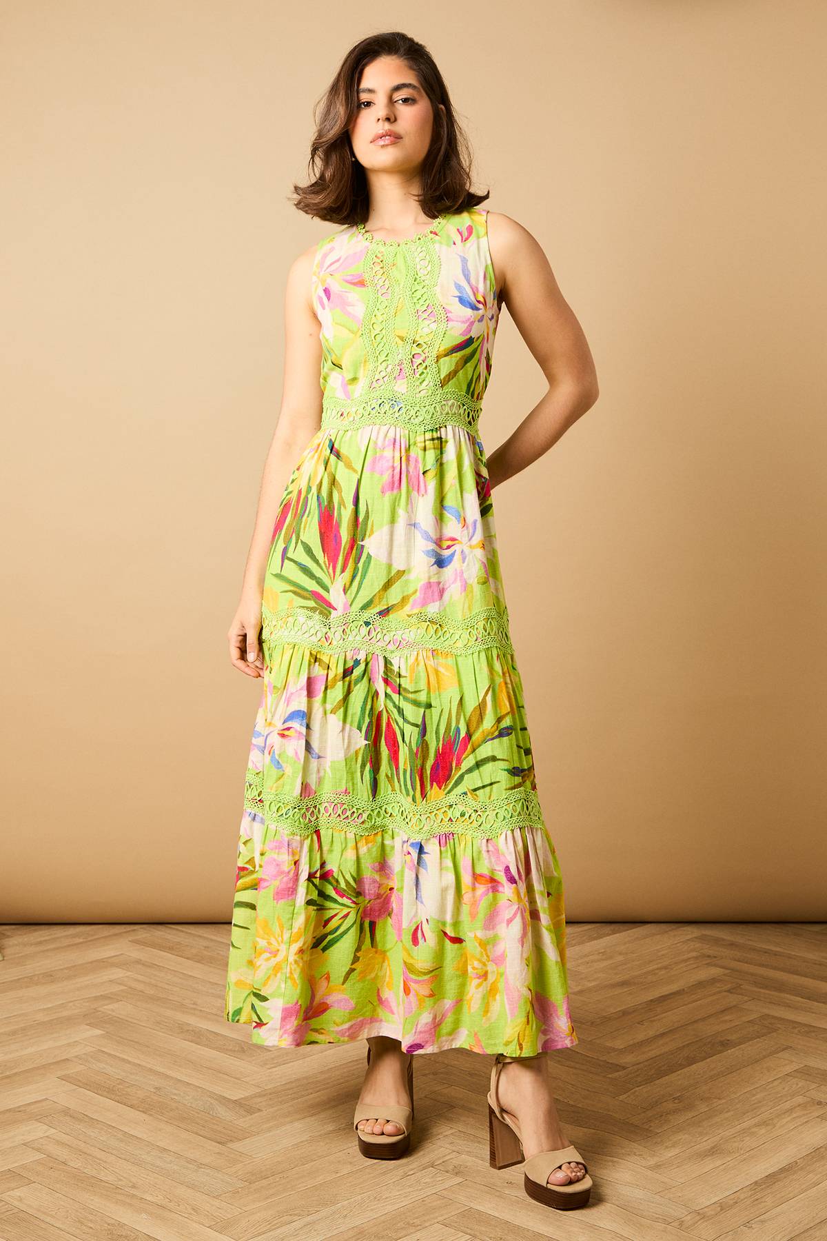 Oasis Robe Maxi Étagée à Détails en Dentelle Imprimée avec Décolleté Goutte d'Eau