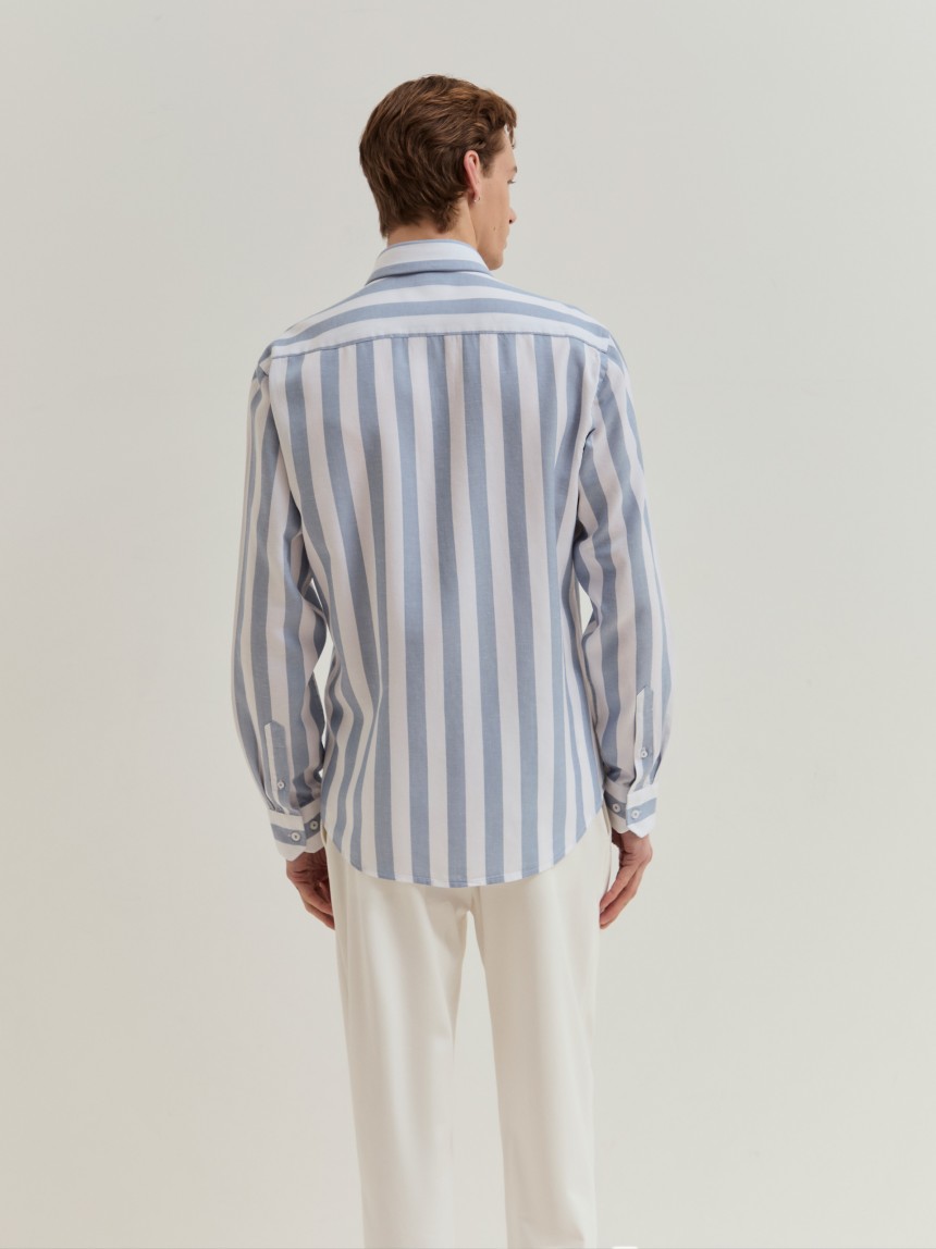 Camisa slim fit às riscas em liocel e linho