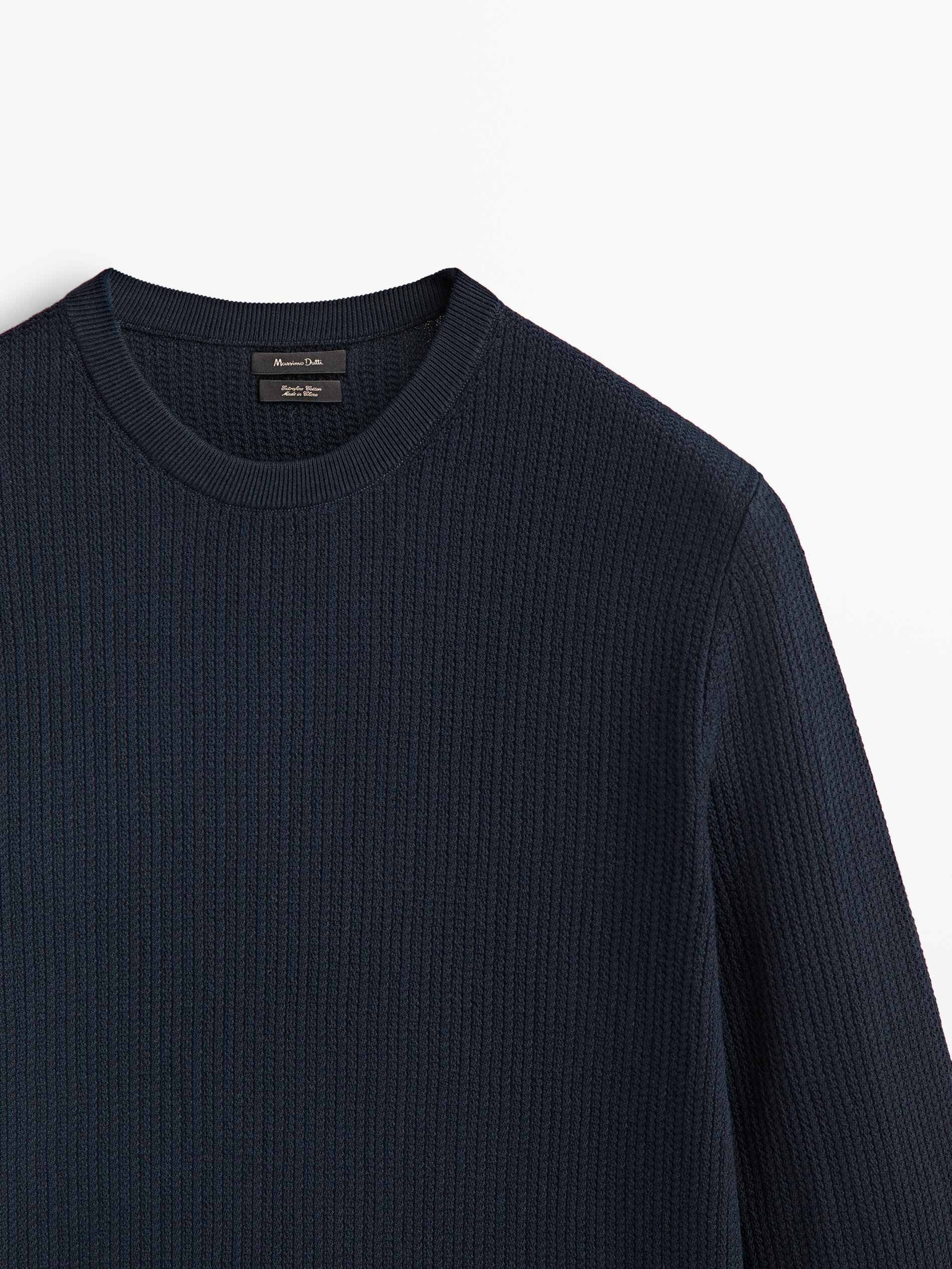 Camisa de malha com estrutura arredondada nas costas - AZUL MARINHO
