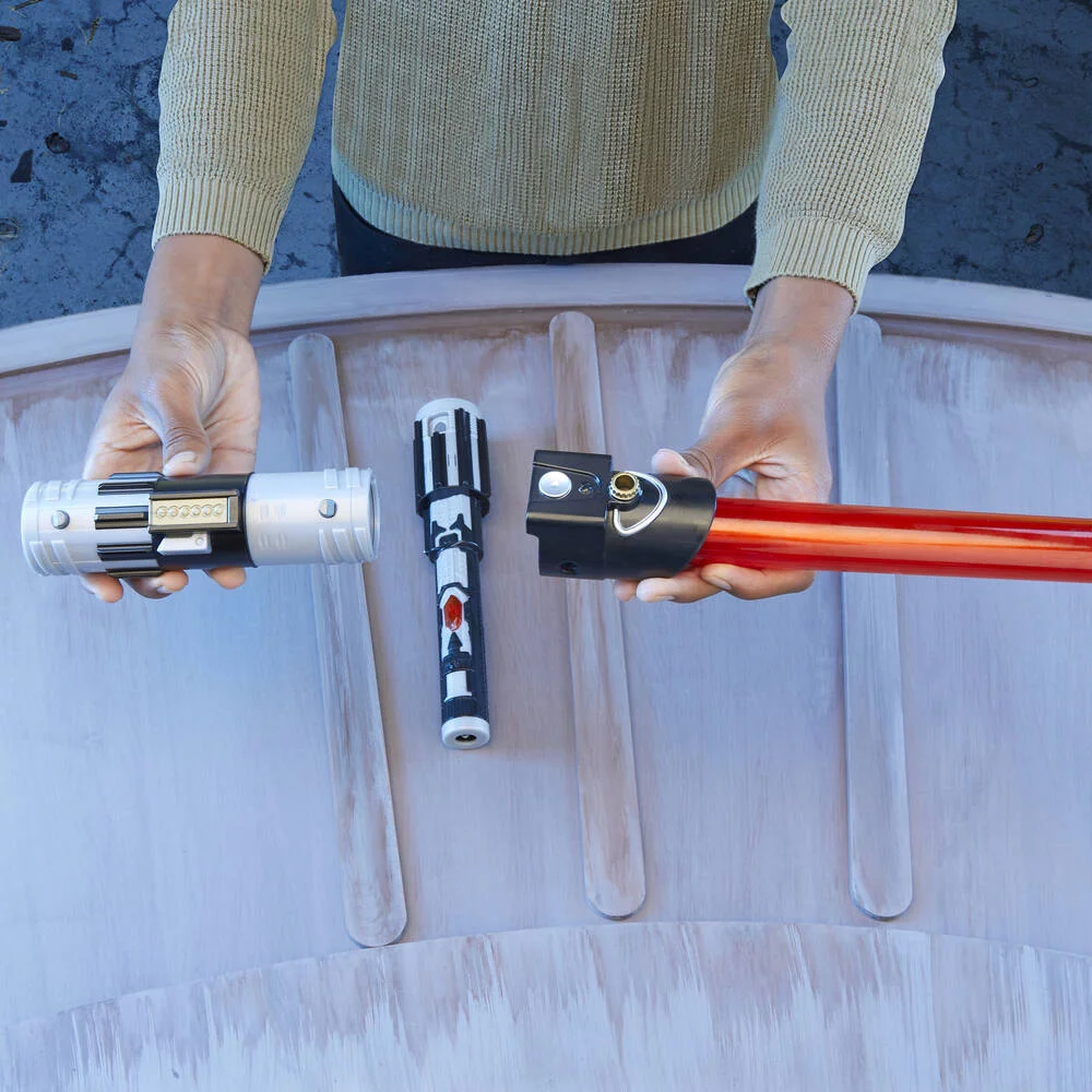 STAR WARS - LIGHTSABER FORGE SABRE LASER  ELECTRONIQUE DARK VADOR