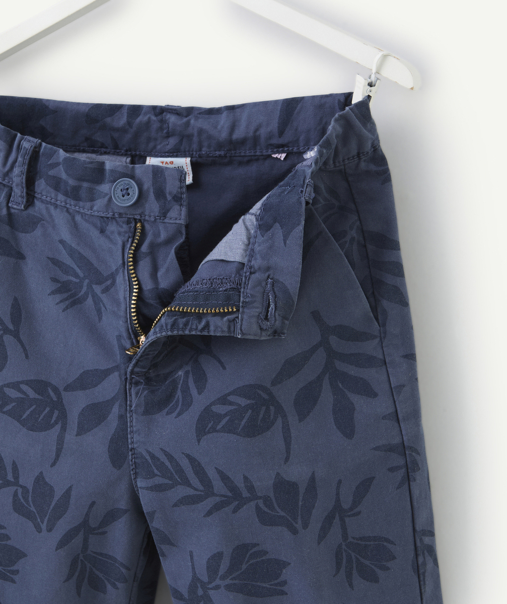 bermuda chino garçon bleu marine avec imprimé feuilles