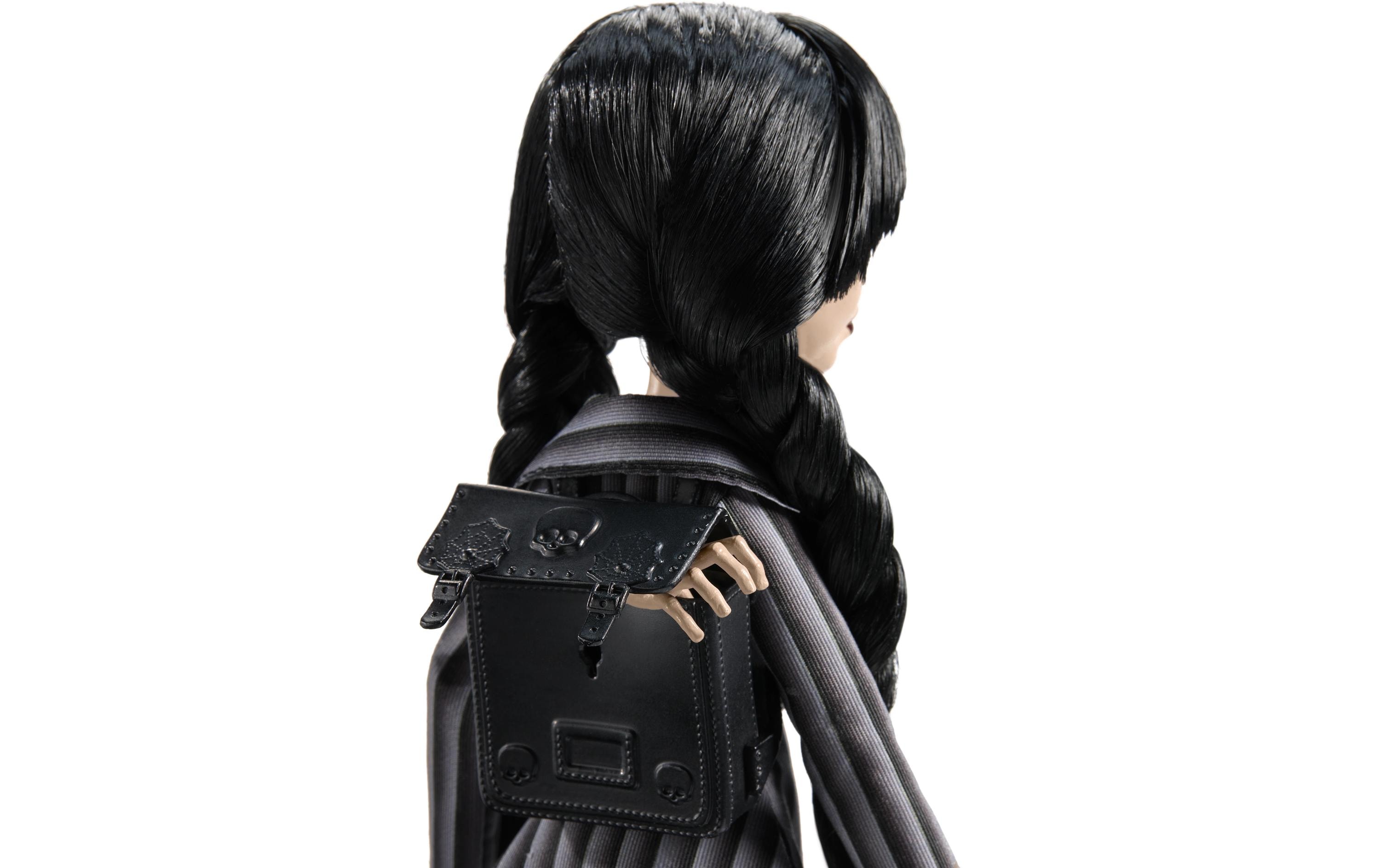 Puppe Monster High Wednesday SchoolSammelfigur in Uniform mit Rucksack