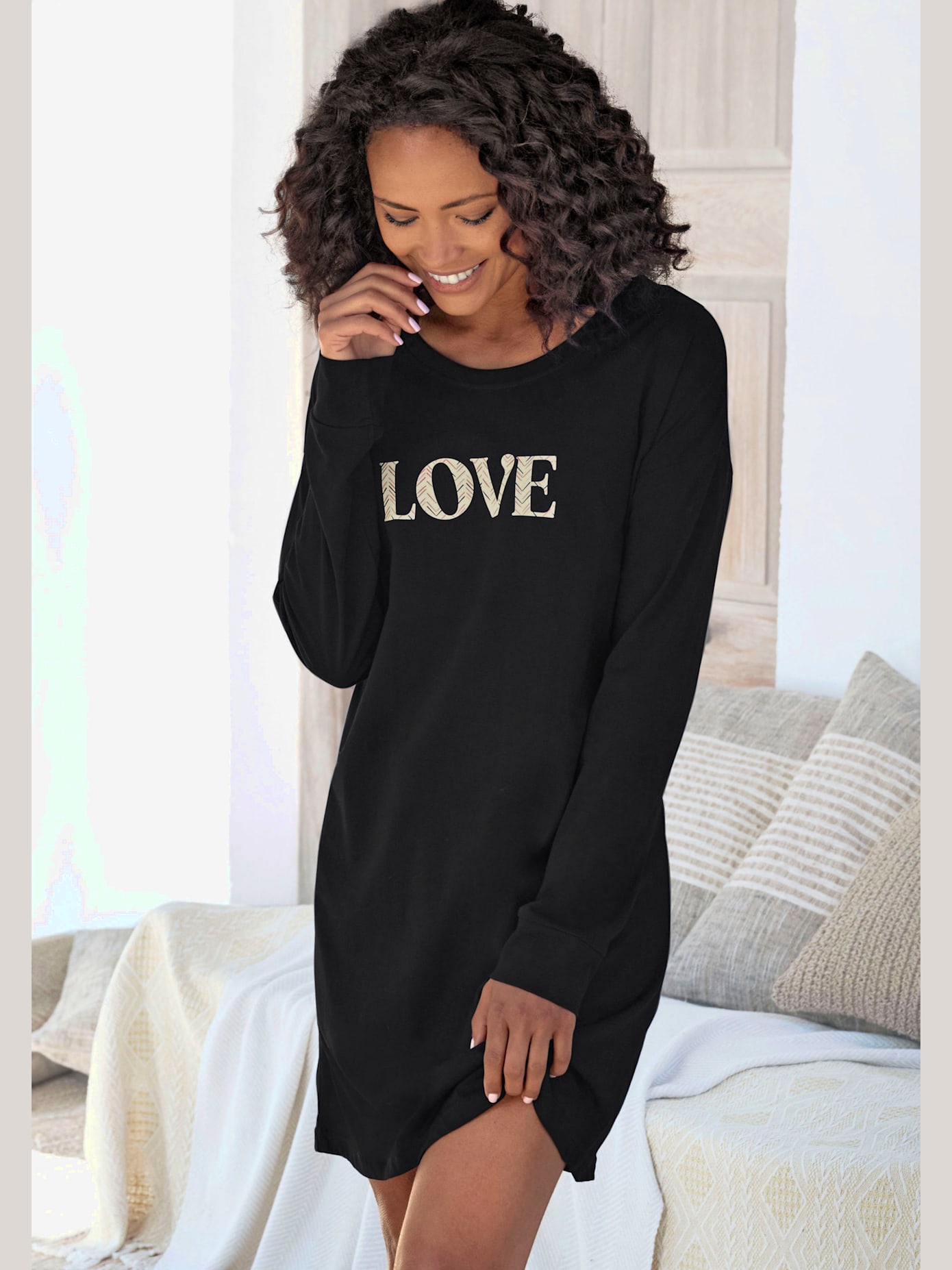 Chemise de nuit courte avec grand imprimé devant
