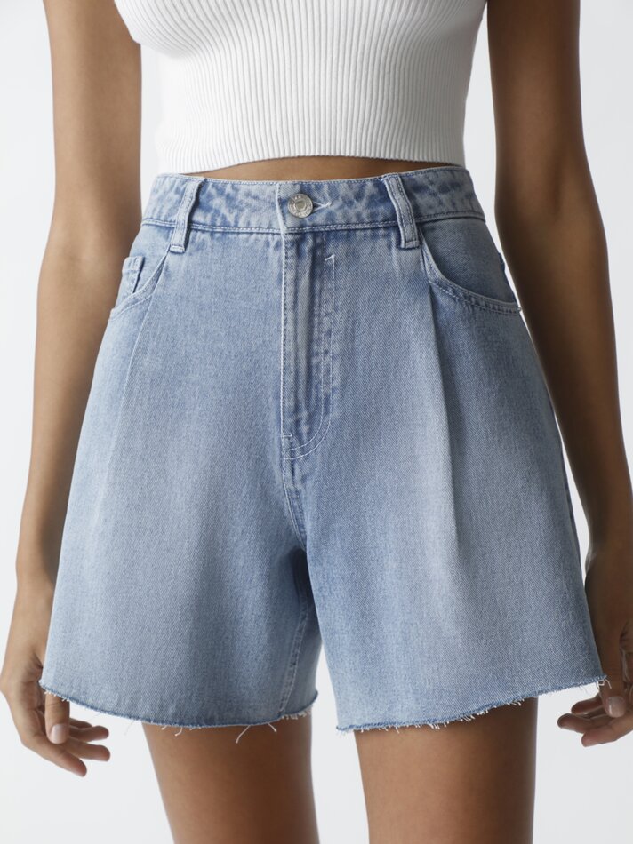 Bermuda jeans com pregas - Azul índigo claro