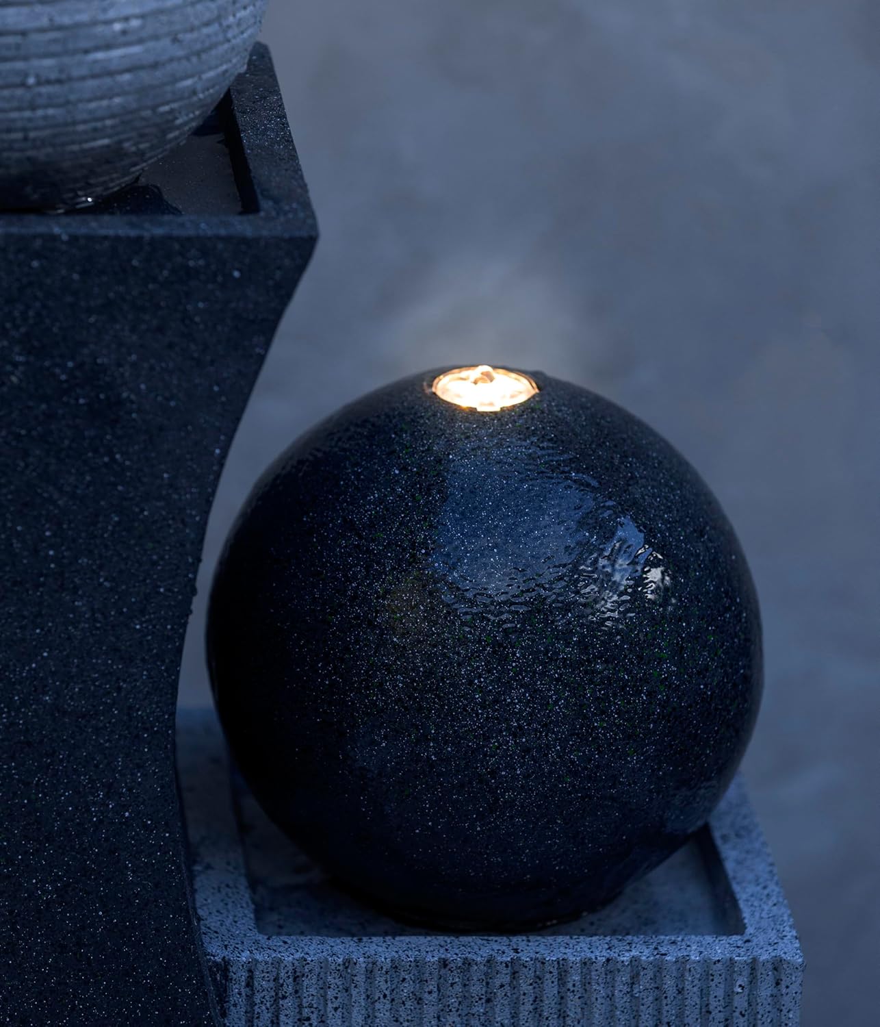 Dehner Gartenbrunnen Ying Yang mit LED Beleuchtung, ca. 94 x 41.5 x 24 cm, Polyresin, grau