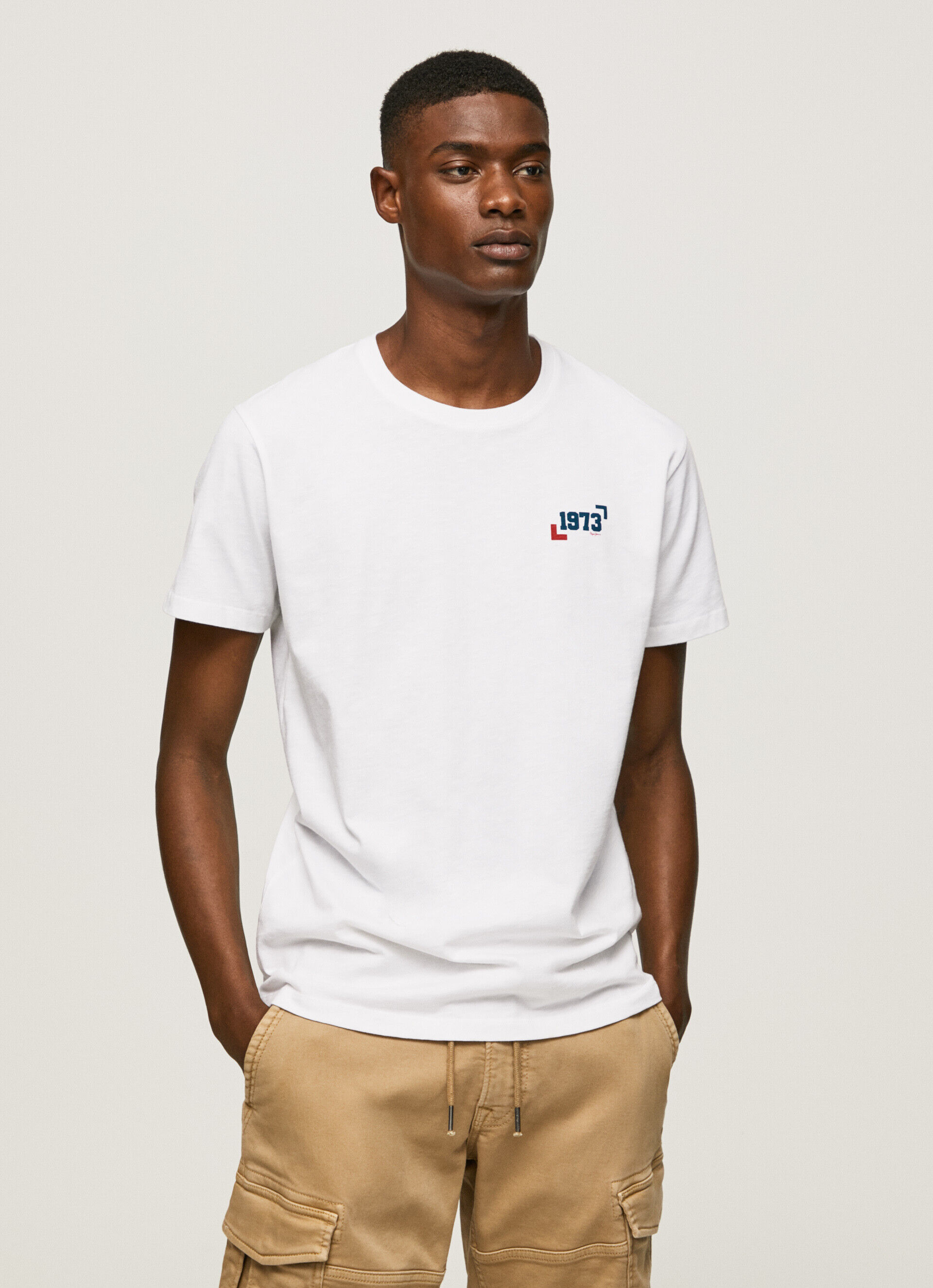 CAMISETA DE ALGODÃO COM LOGOTIPO 1973 - branca