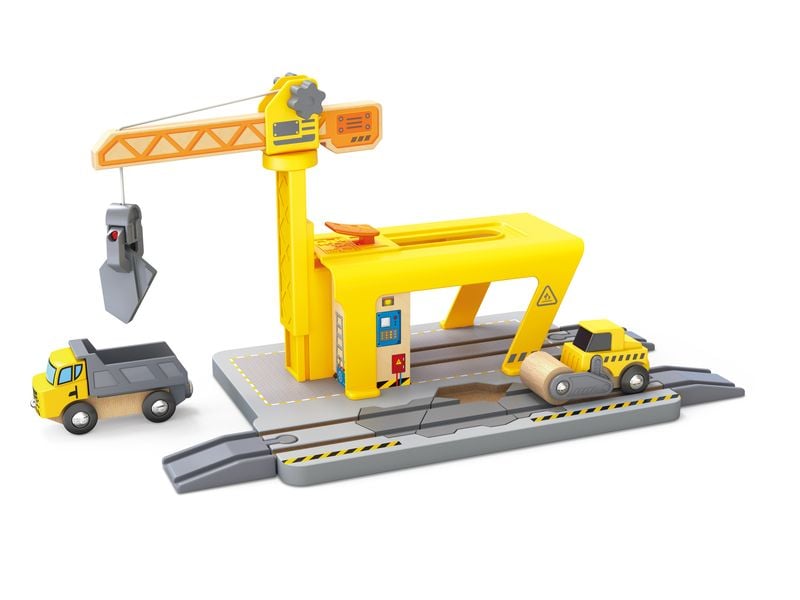 Hape Eisenbahn-Kran Beweglicher Eisenbahnkran mit Zubehör wie Baufahrzeugen und Strassenschildern