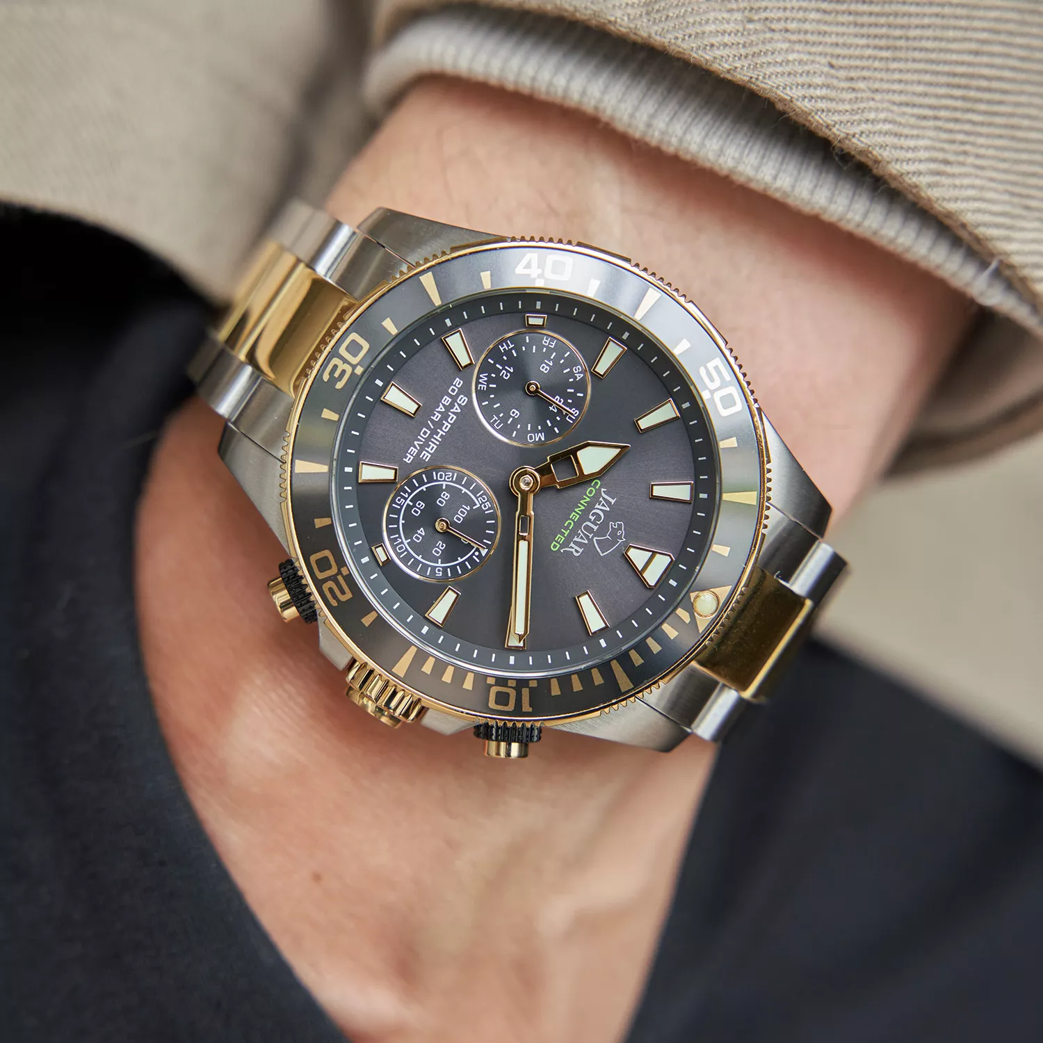 Jaguar Connected Diver J889/4
