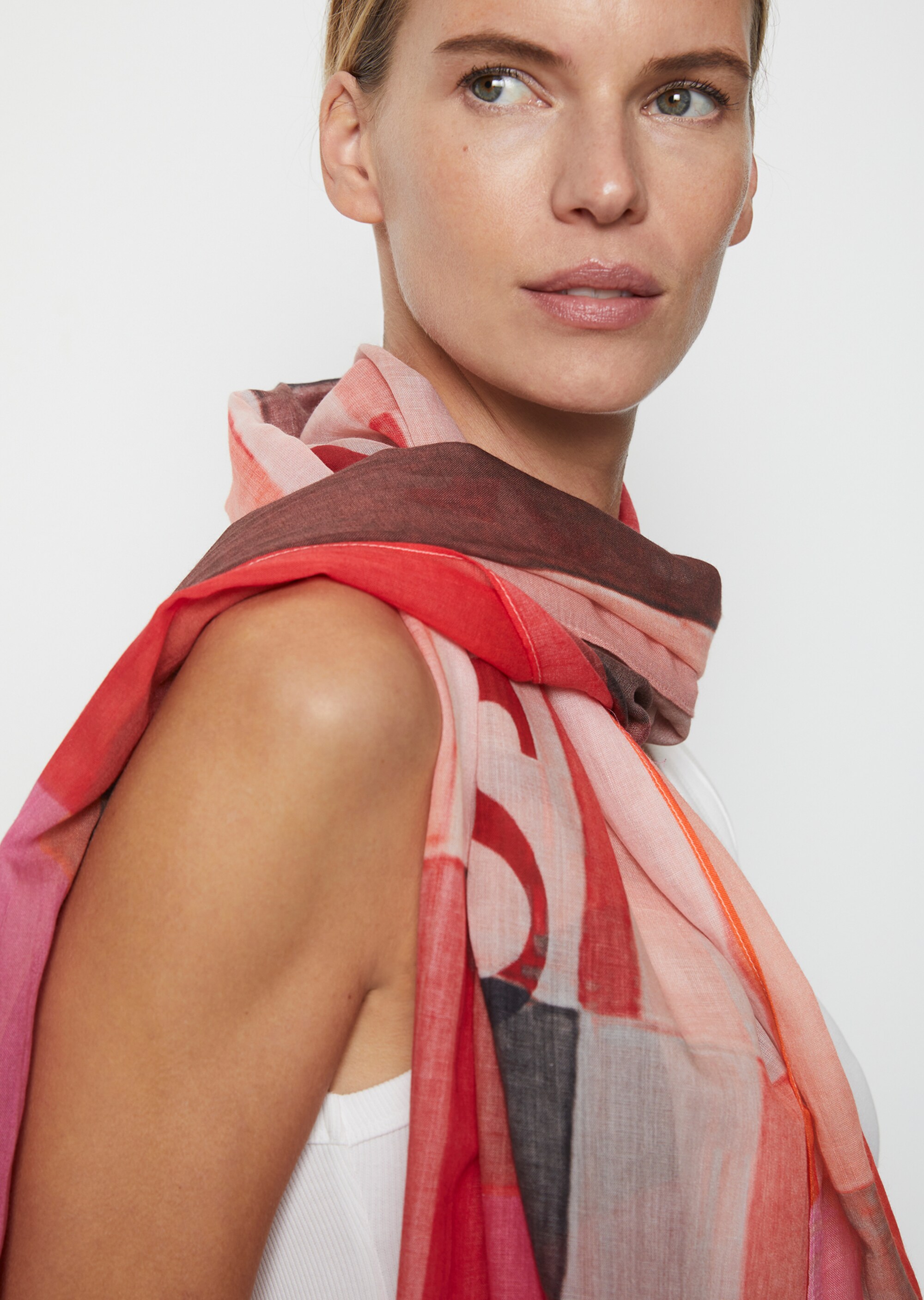 Schal mit Allover-Printmit Tencel™ Lyocell