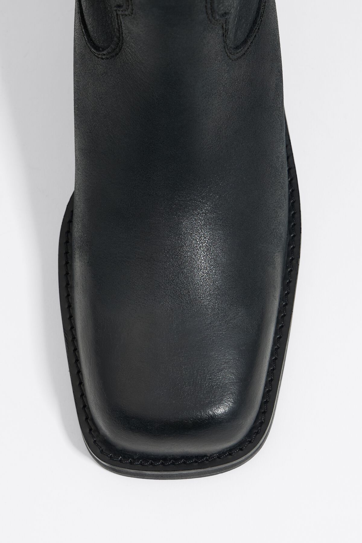 Bota de couro preta estilo gaúcho