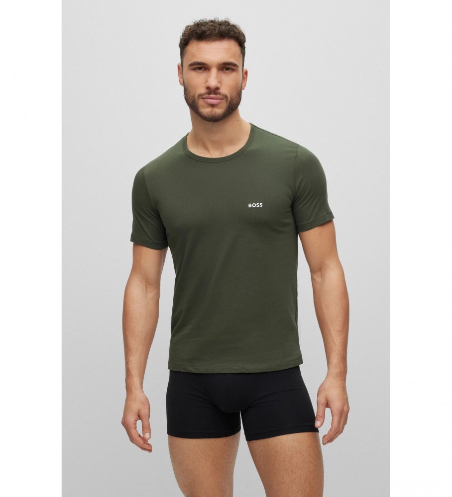 Conjunto de 3 camisetas BOSS nas cores verde, preta e azul marinho.