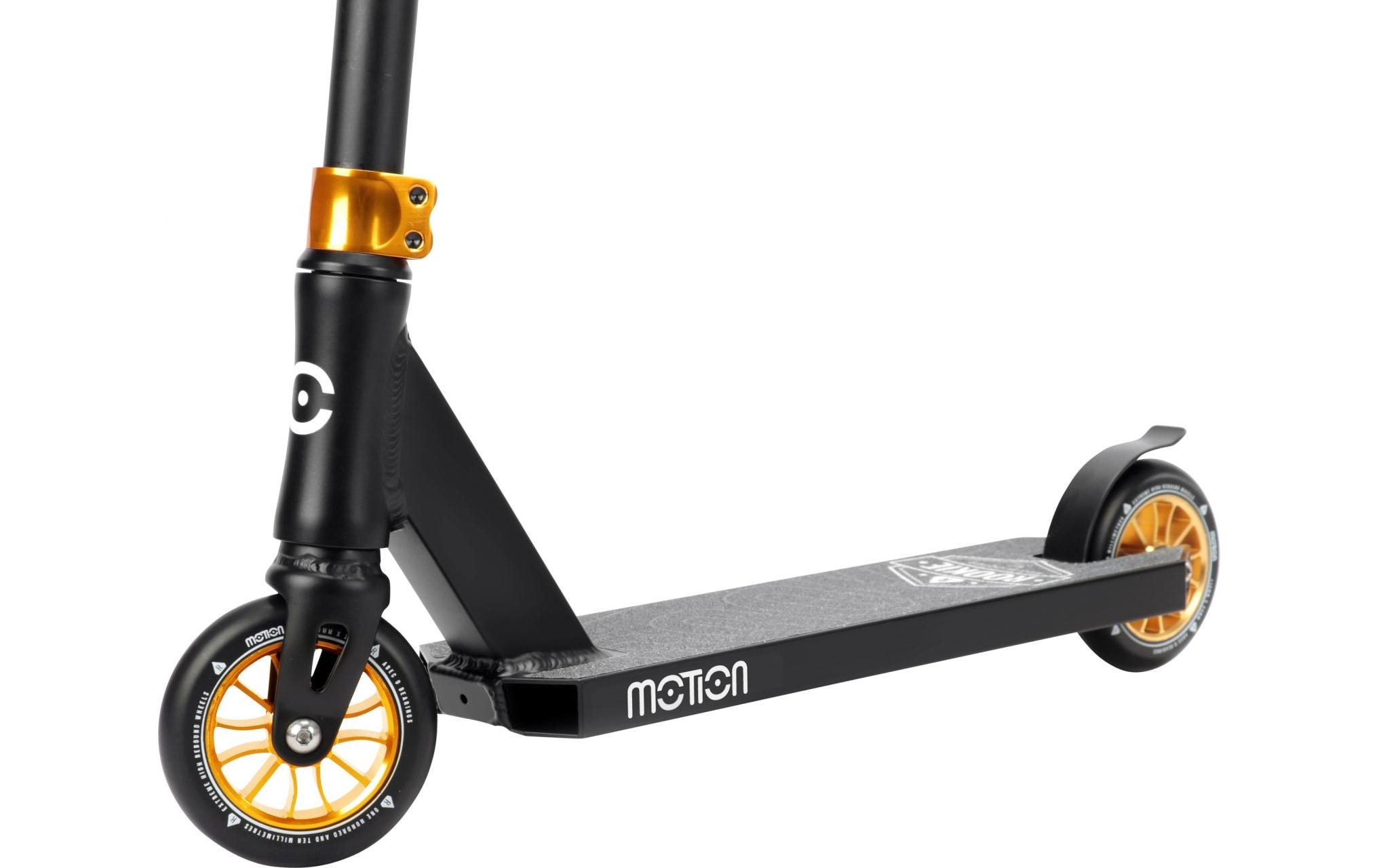Motion Freestyle Scooter Rookie Pro Schwarz/Gold<br>Leichter und stabiler Freestyle-Scooter für Anfänger