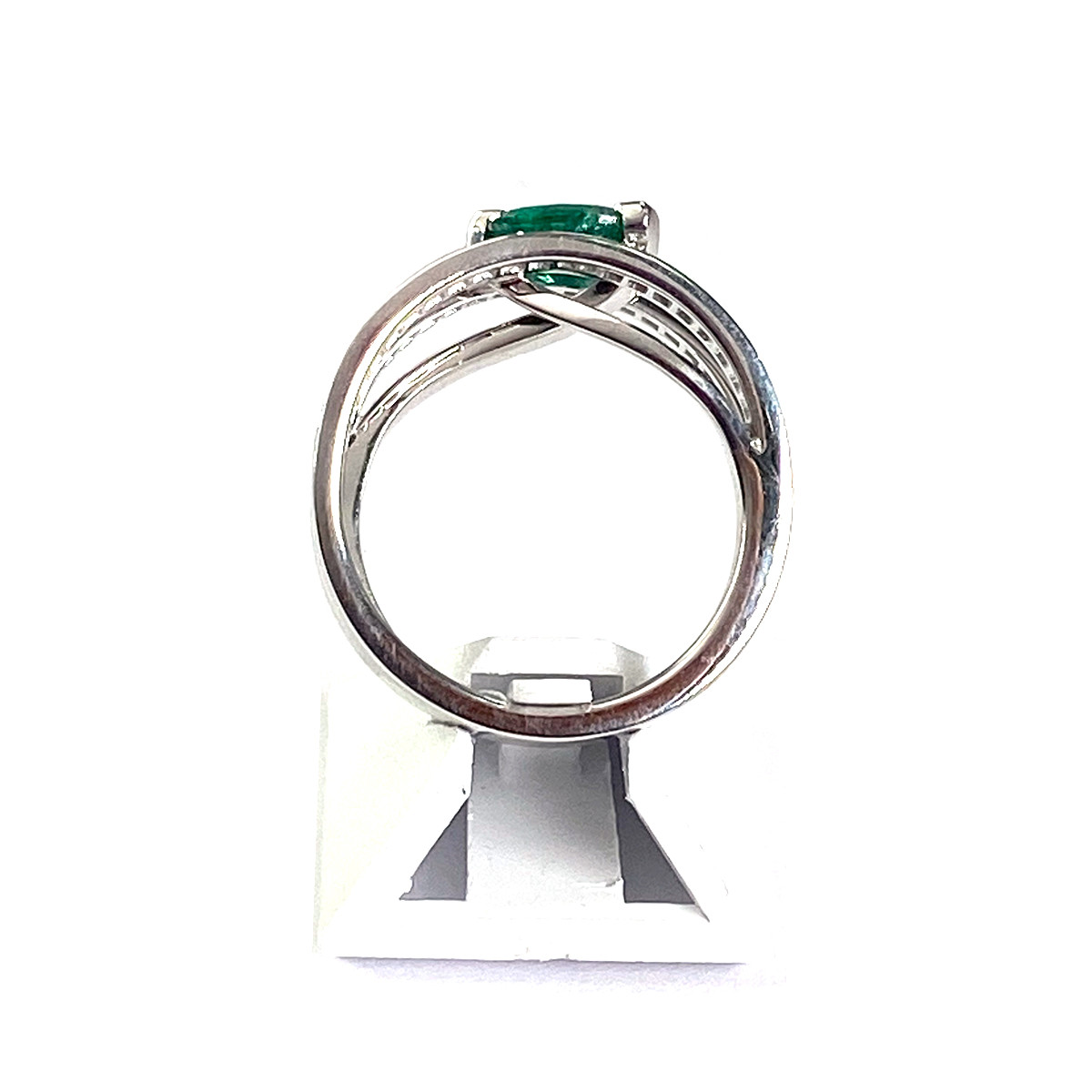 Bague d'occasion or 750 blanc emeraude diamant