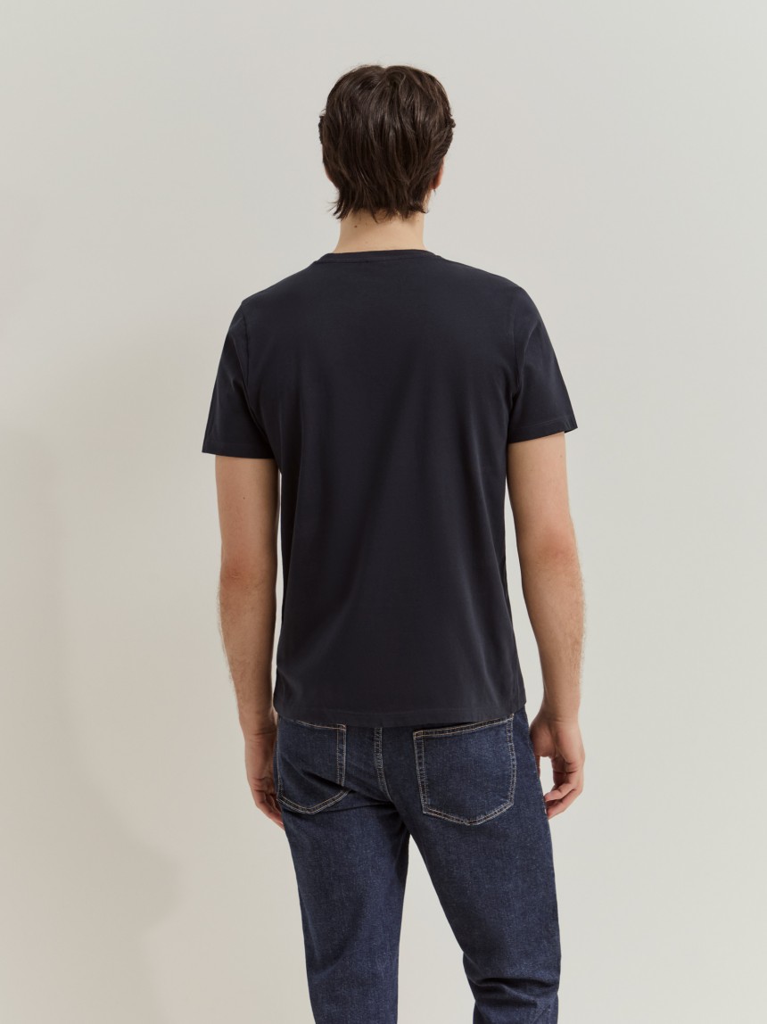 T-shirt básica em algodão