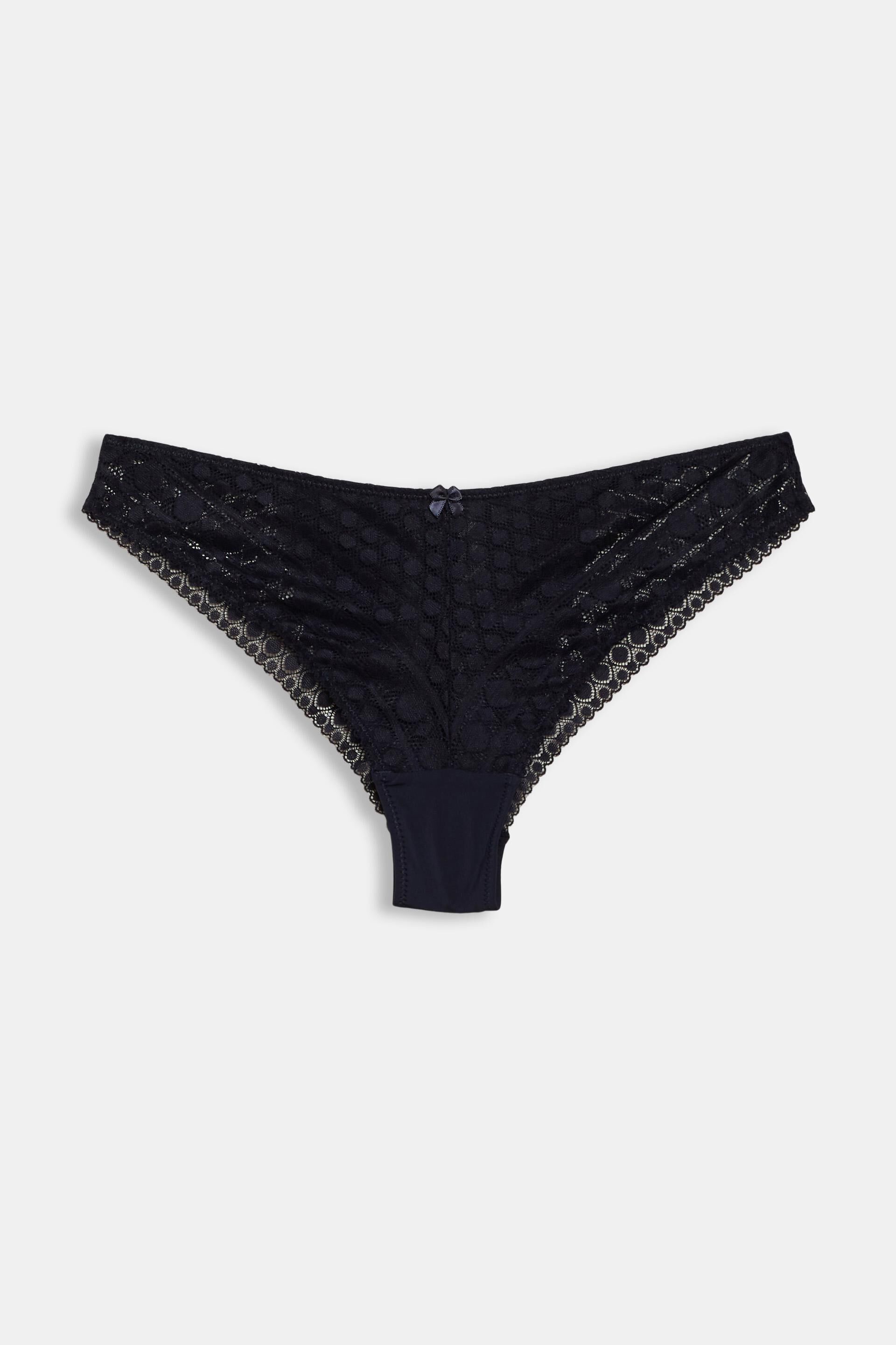 Slips en dentelle audacieux