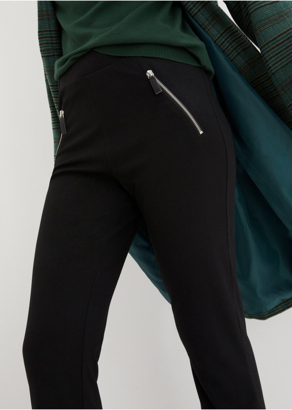 Pantalon en Punto di Roma avec jambes évasées