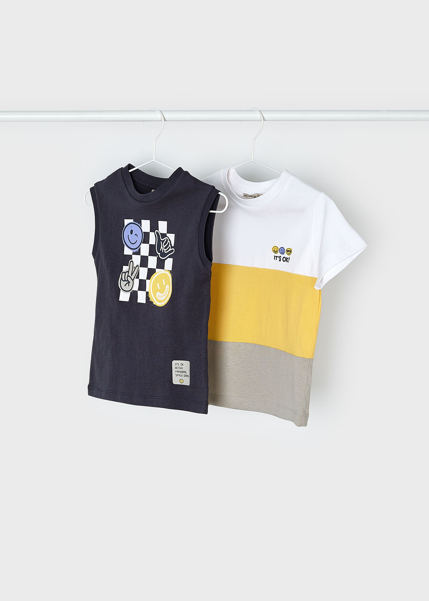 Conjunto de 2 camisetas Better Cotton para meninos, brancas.