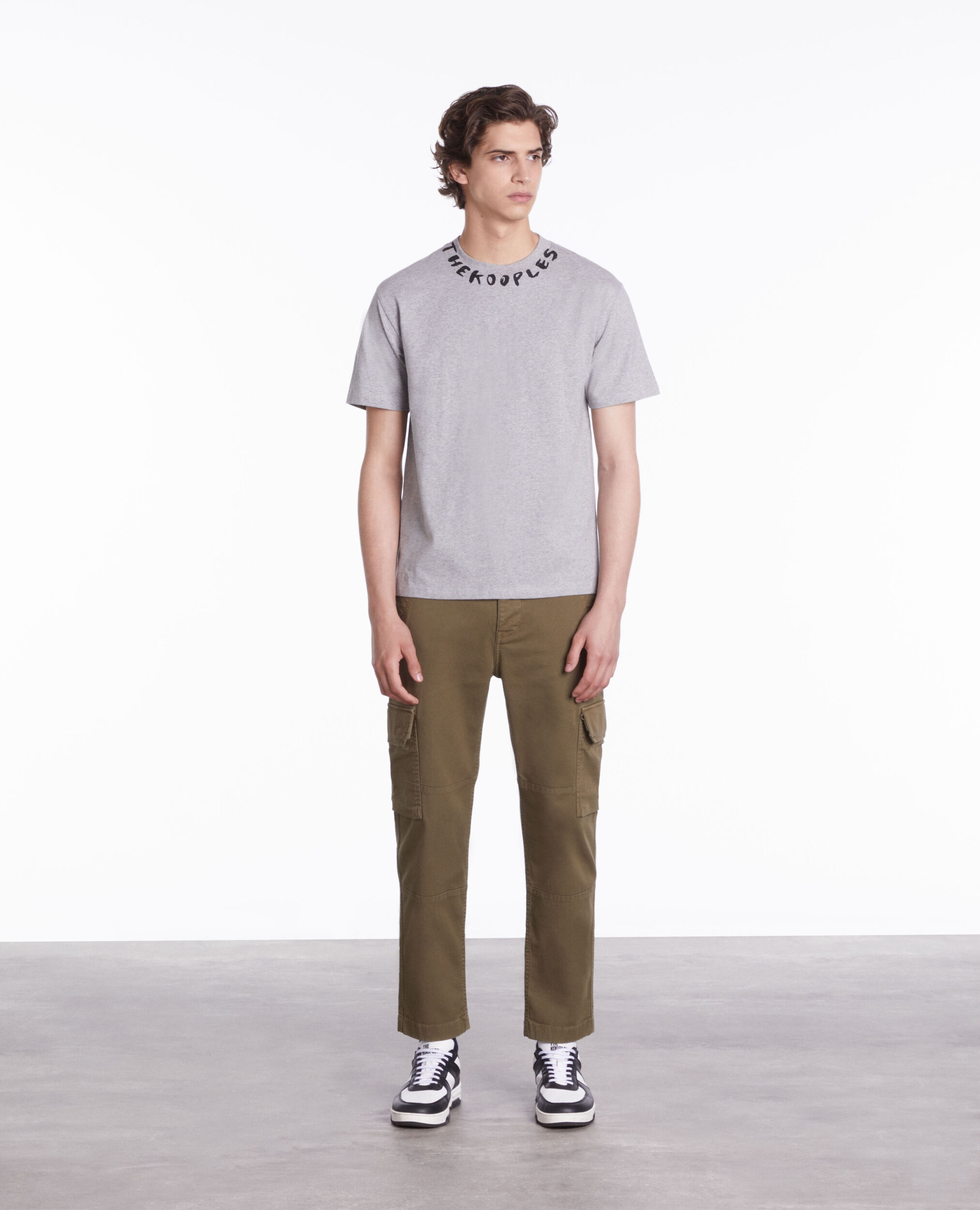 T-shirt gris avec logo