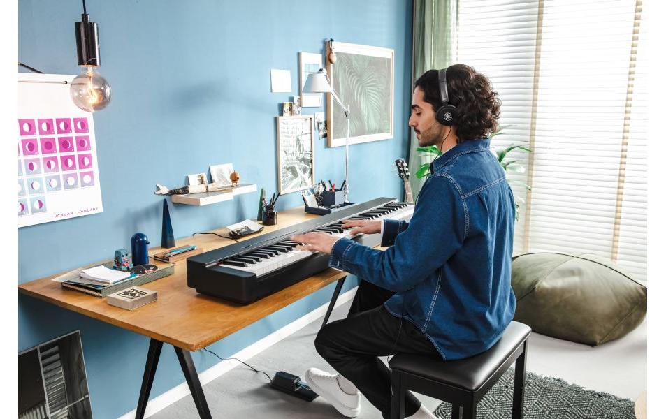 E-Piano P-225B<br>Kompaktes Digitalpiano mit Klang und Funktionen für fortgeschrittene Spieler