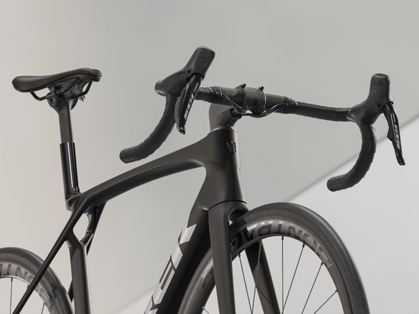 MADONE SL 6 Gen 8 Rennvelo  matte dark web  ML