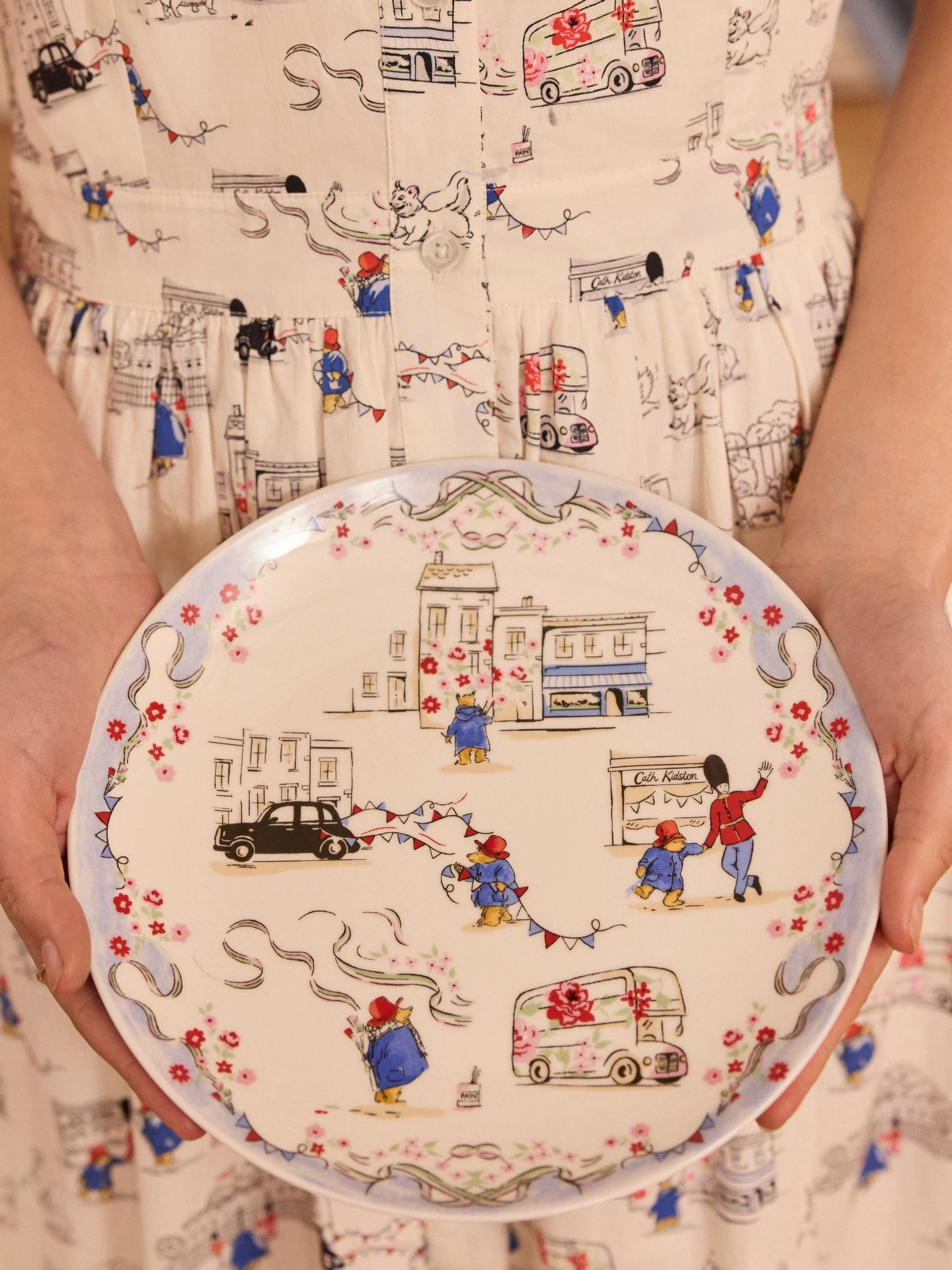 Cath Kidston Paddington Goes to Town bord
