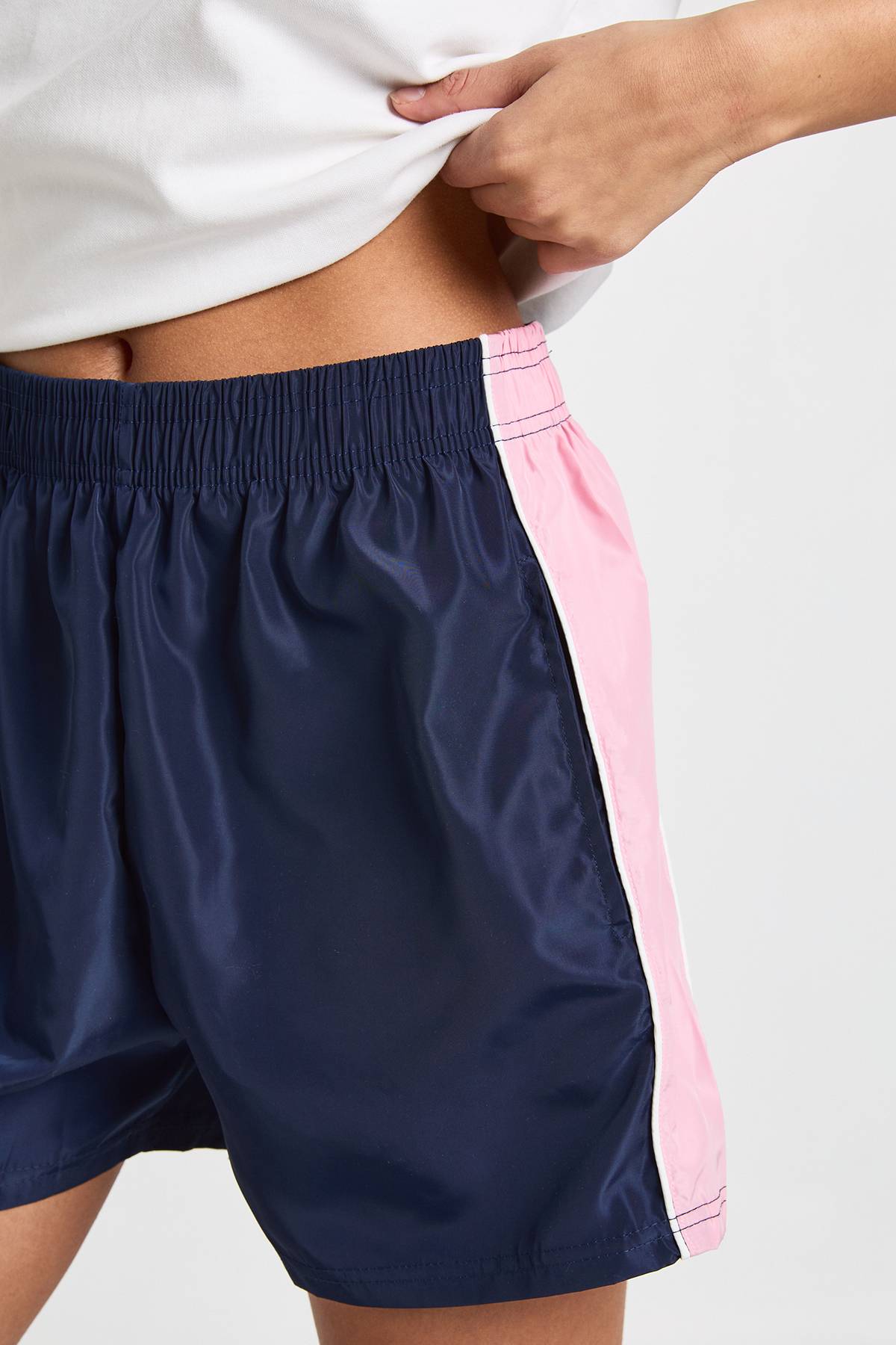 boohoo Short De Sport En Nylon Taille Haute À Panneaux Contrastés
