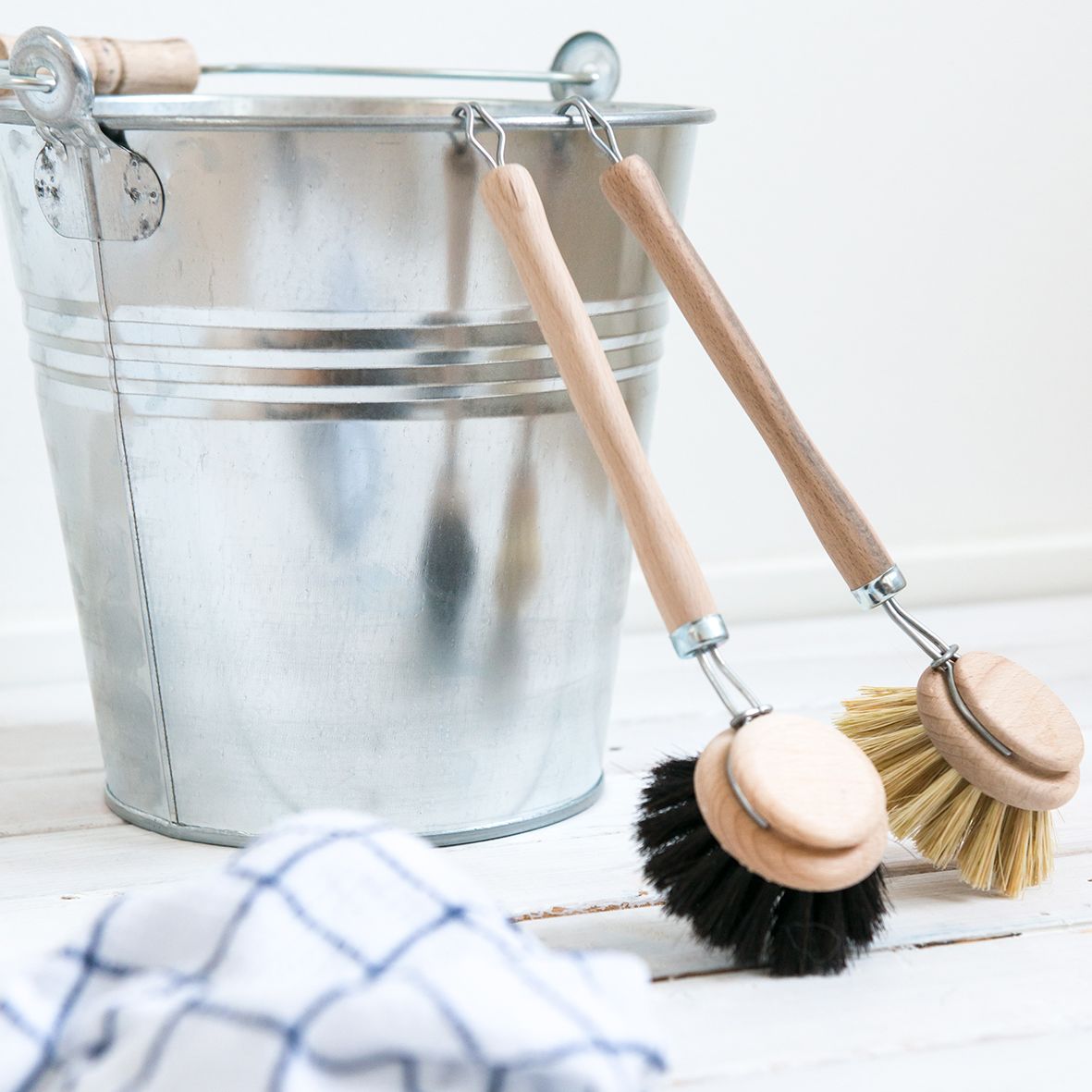 Zinken emmer met beukenhouten handvat, 10 liter