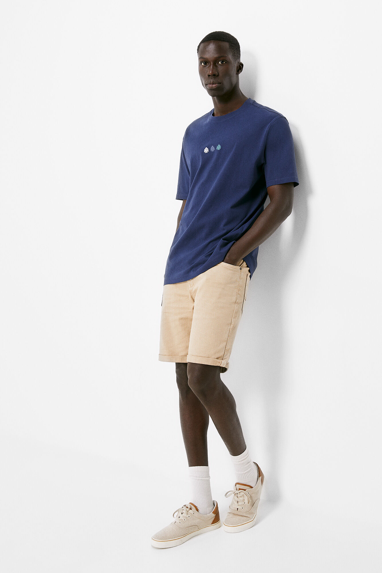 Camiseta com logo de árvore - azul médio