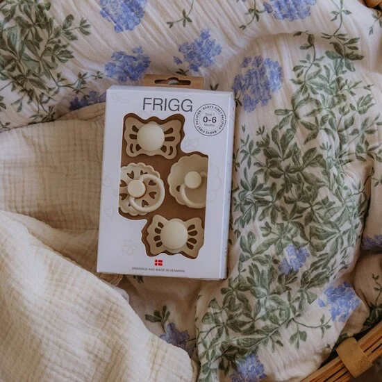 Lot de 4 Sucettes First   Crème        de               Frigg