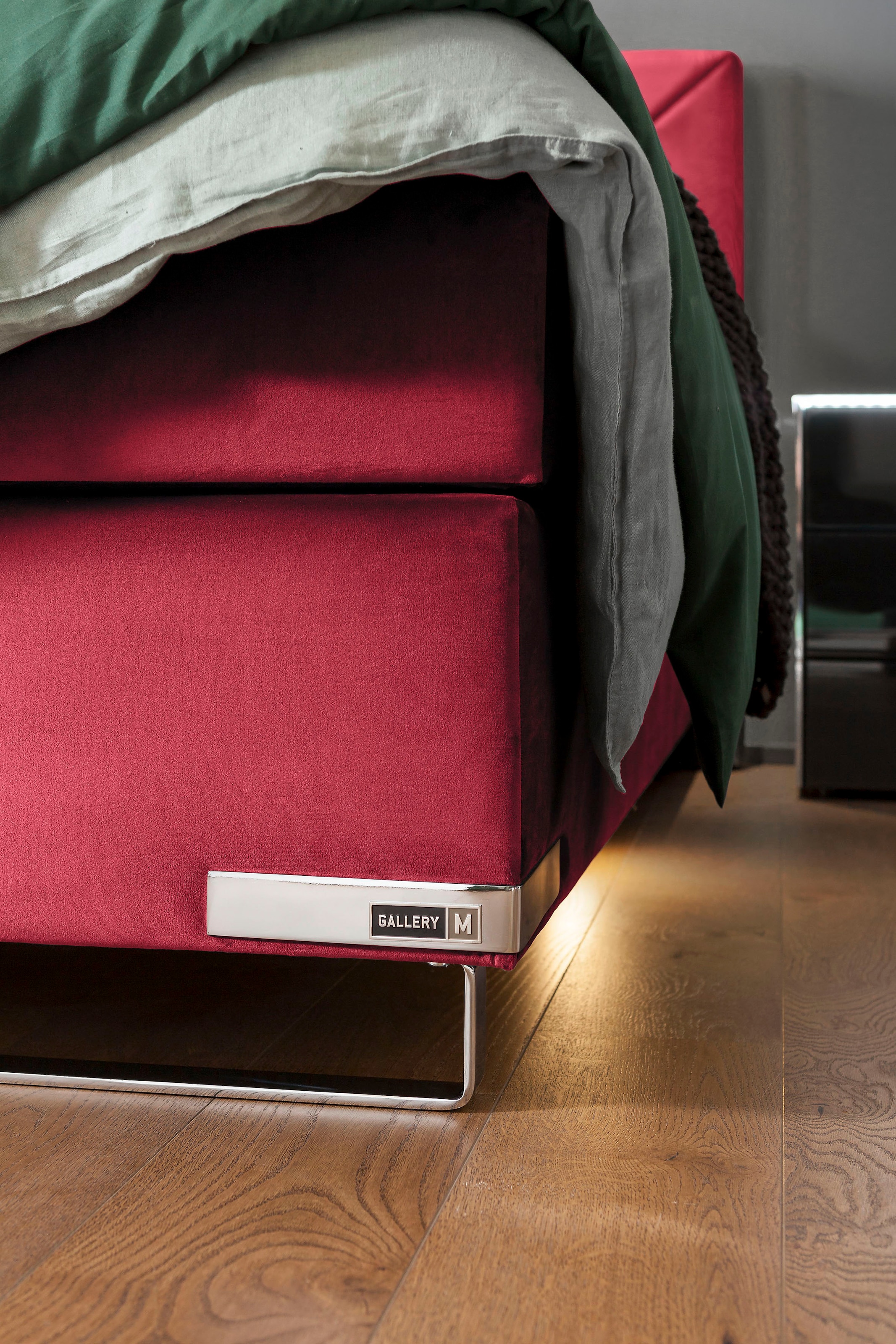 GALLERY M branded by Musterring Boxspringbett »Dubai« Kufe in Chrom, 3 Härtegrade, Kopfteil mit Knopfheftung